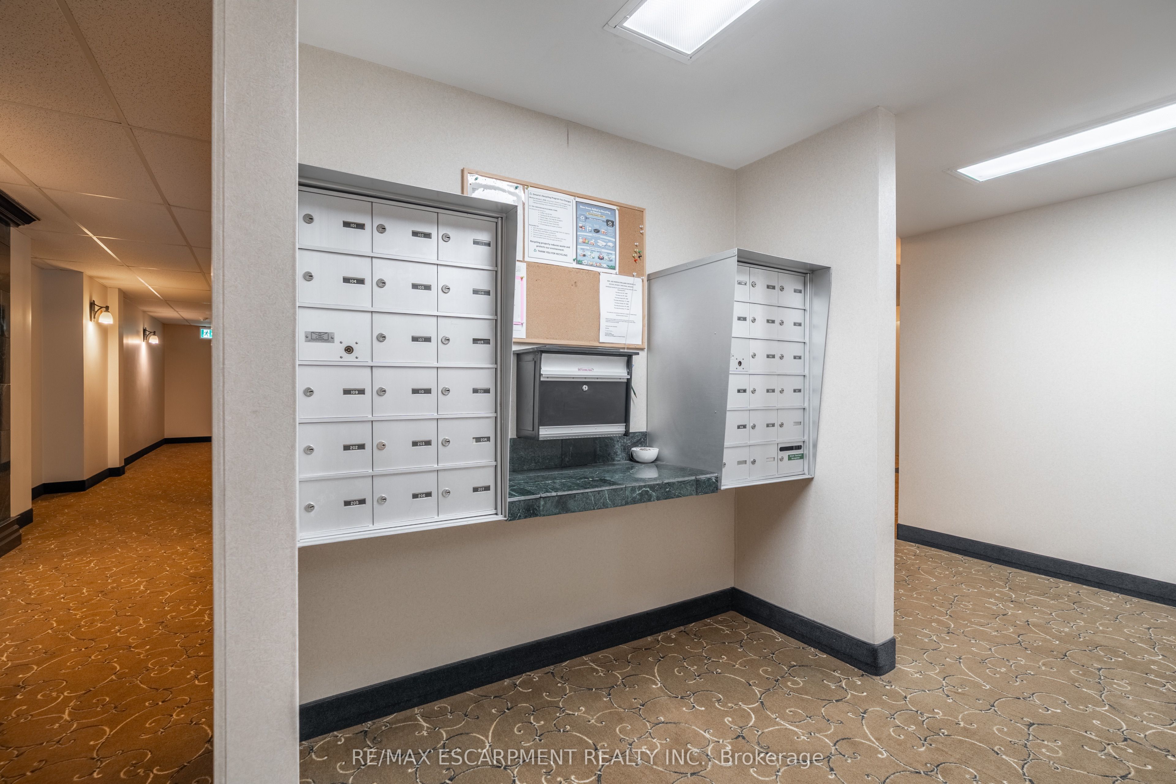 970 Golf Links Road 306, Hamilton, ON L9K 1J8 photo 3