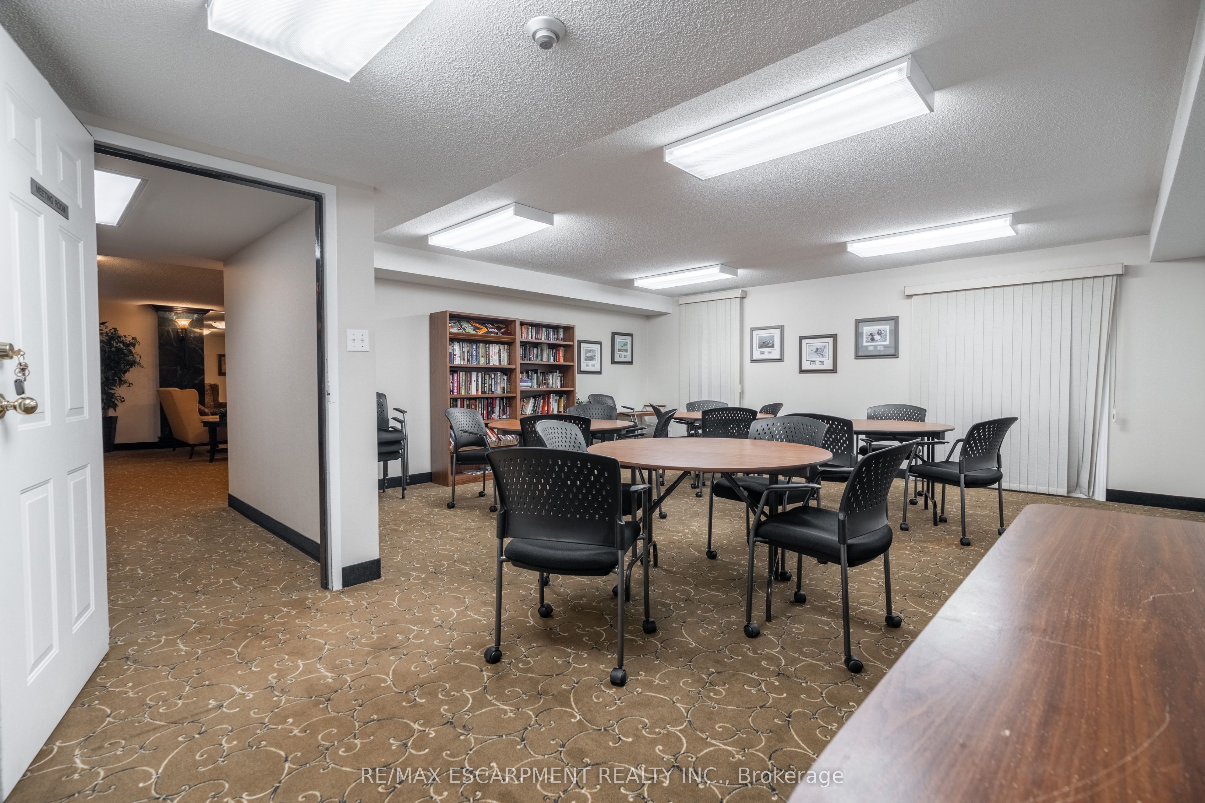 970 Golf Links Road 306, Hamilton, ON L9K 1J8 photo 4