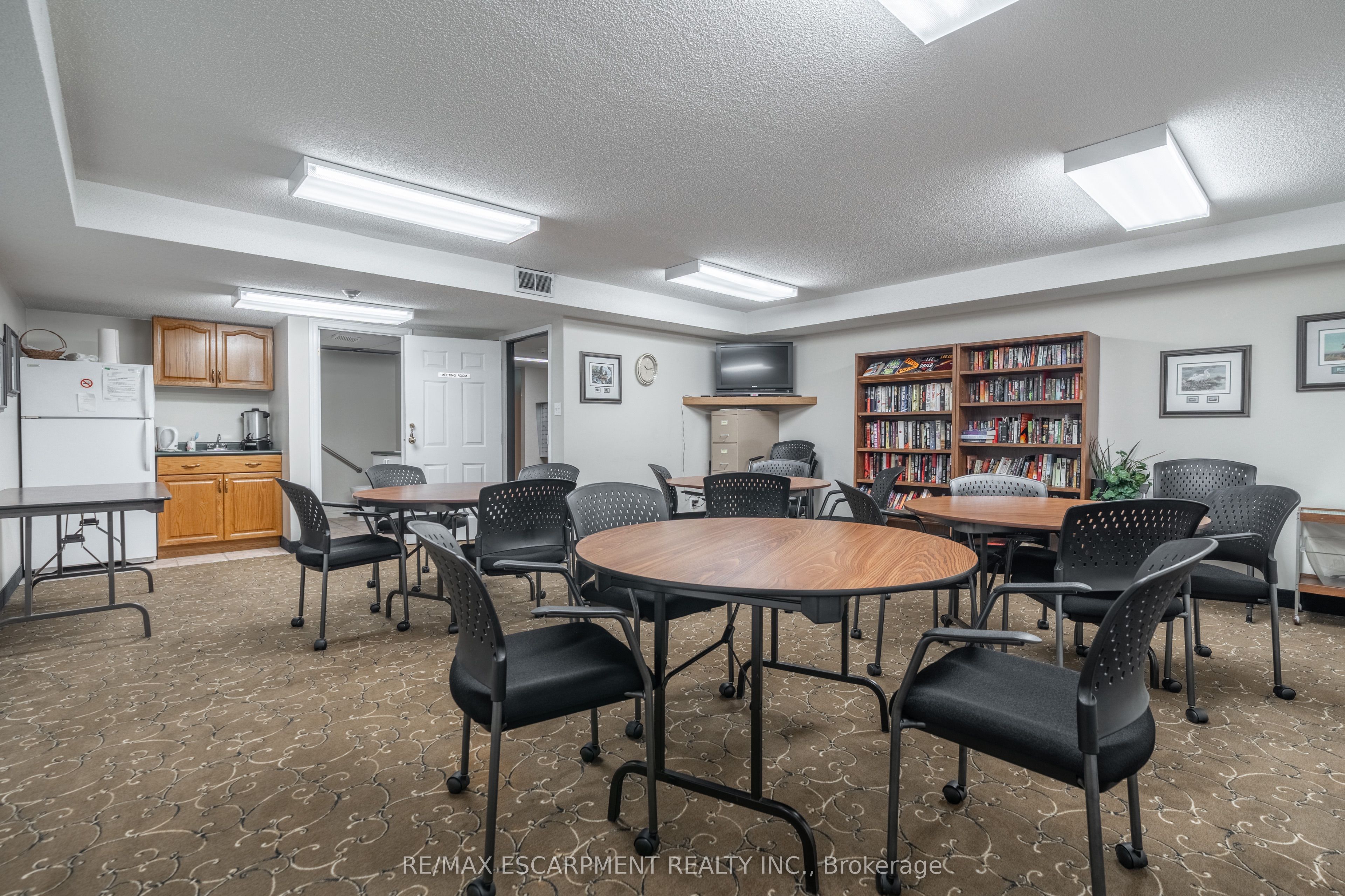 970 Golf Links Road 306, Hamilton, ON L9K 1J8 photo 5