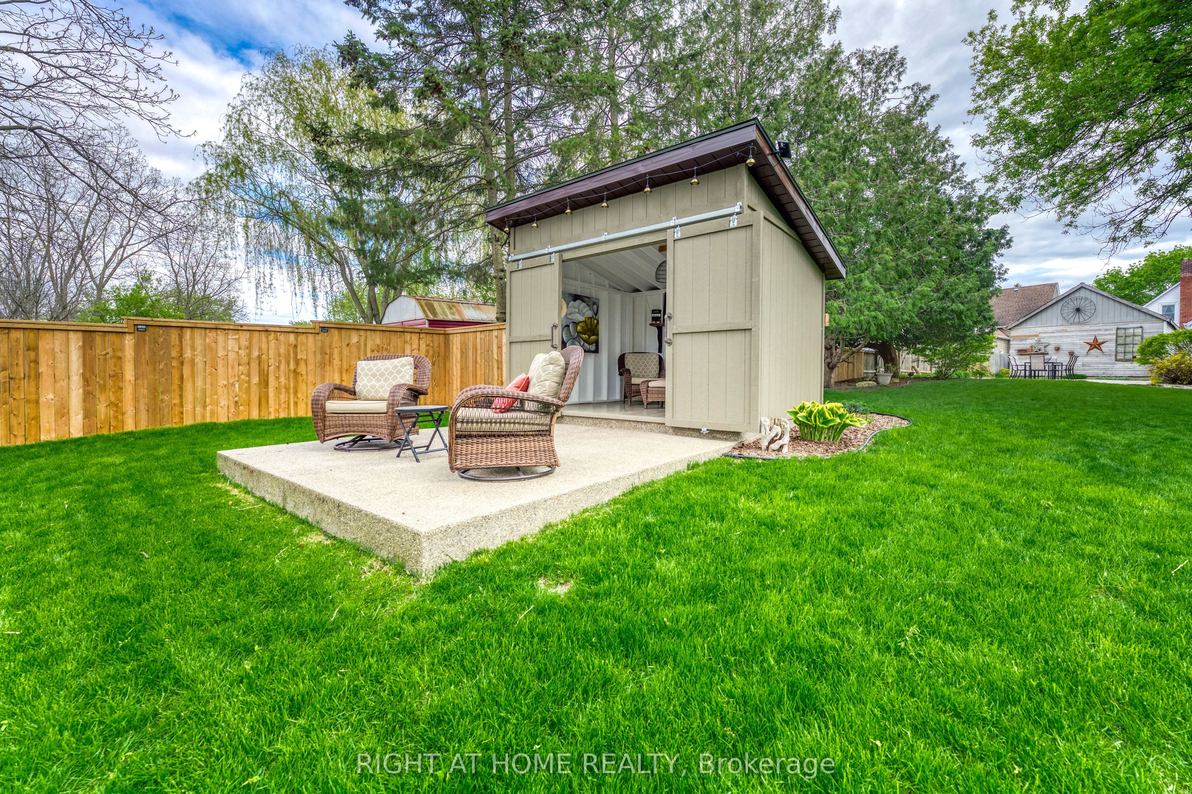 4332 Petrolia Line, Enniskillen, ON N0N 1R0 photo 5