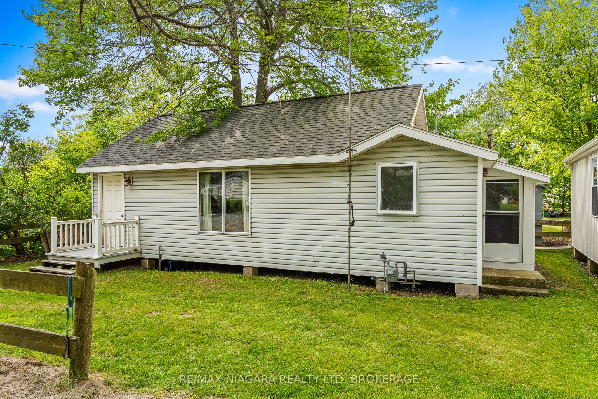 12213 Lakeshore Road, Wainfleet, ON L0S 1V0 photo 2