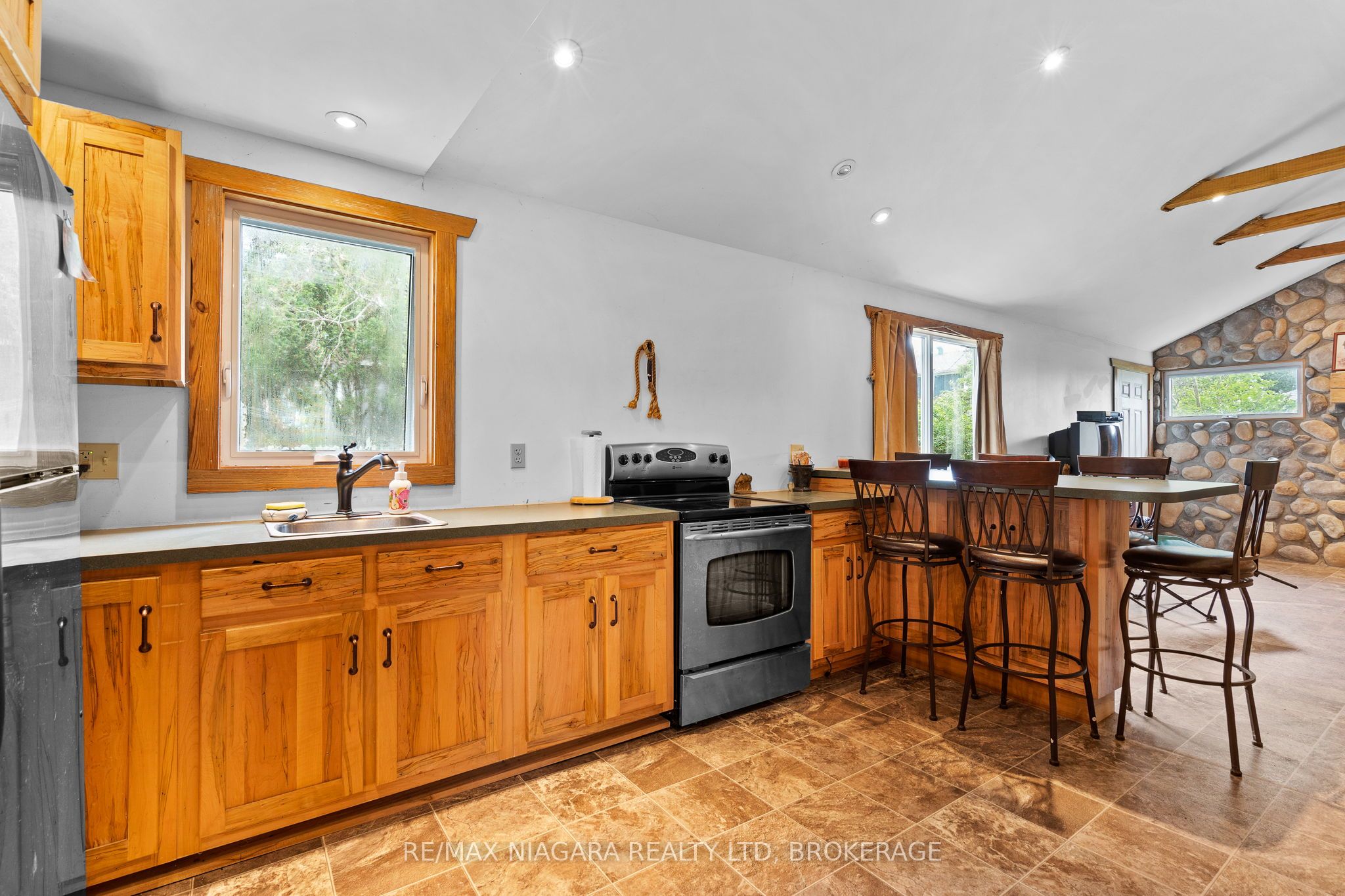 12213 Lakeshore Road, Wainfleet, ON L0S 1V0 photo 5