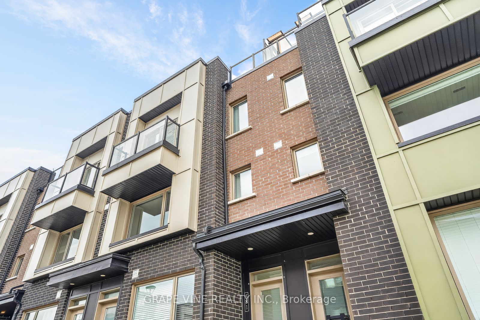 581 Takamose Private 216, Manor Park - Cardinal Glen and Area, ON K1K 4Z4 photo 3