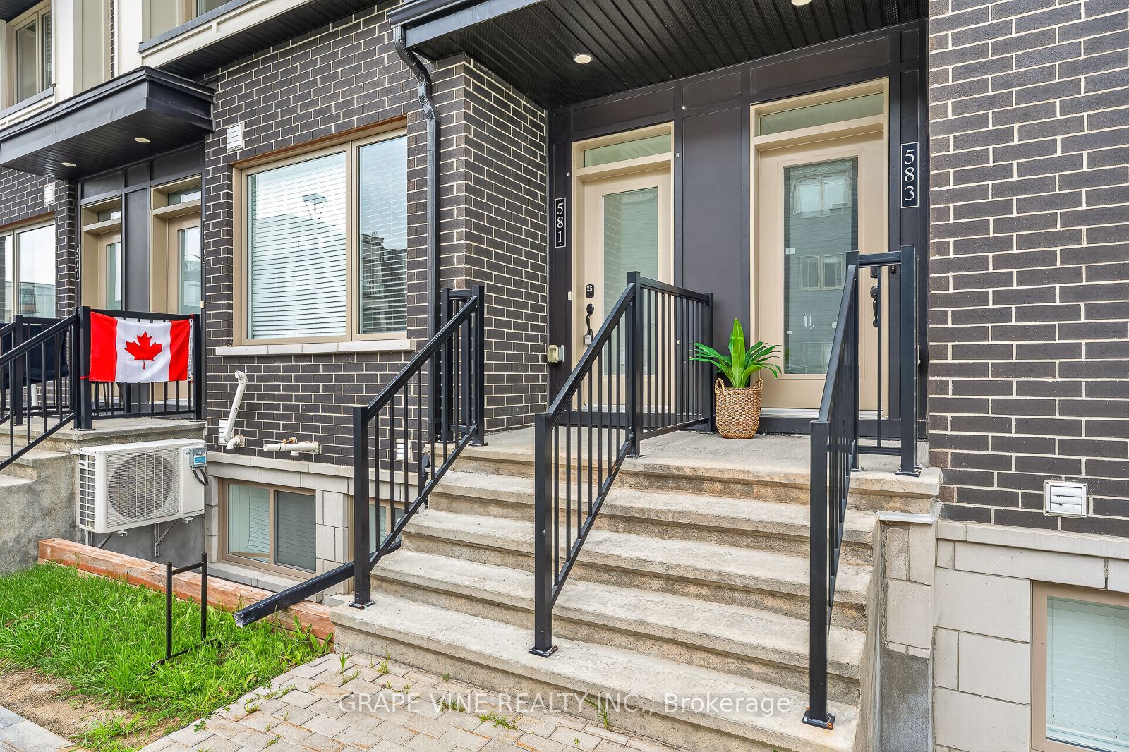 581 Takamose Private 216, Manor Park - Cardinal Glen and Area, ON K1K 4Z4 photo 4