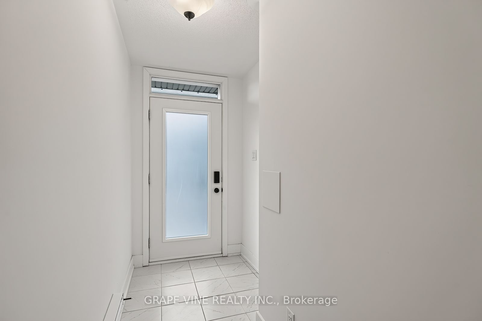 581 Takamose Private 216, Manor Park - Cardinal Glen and Area, ON K1K 4Z4 photo 5