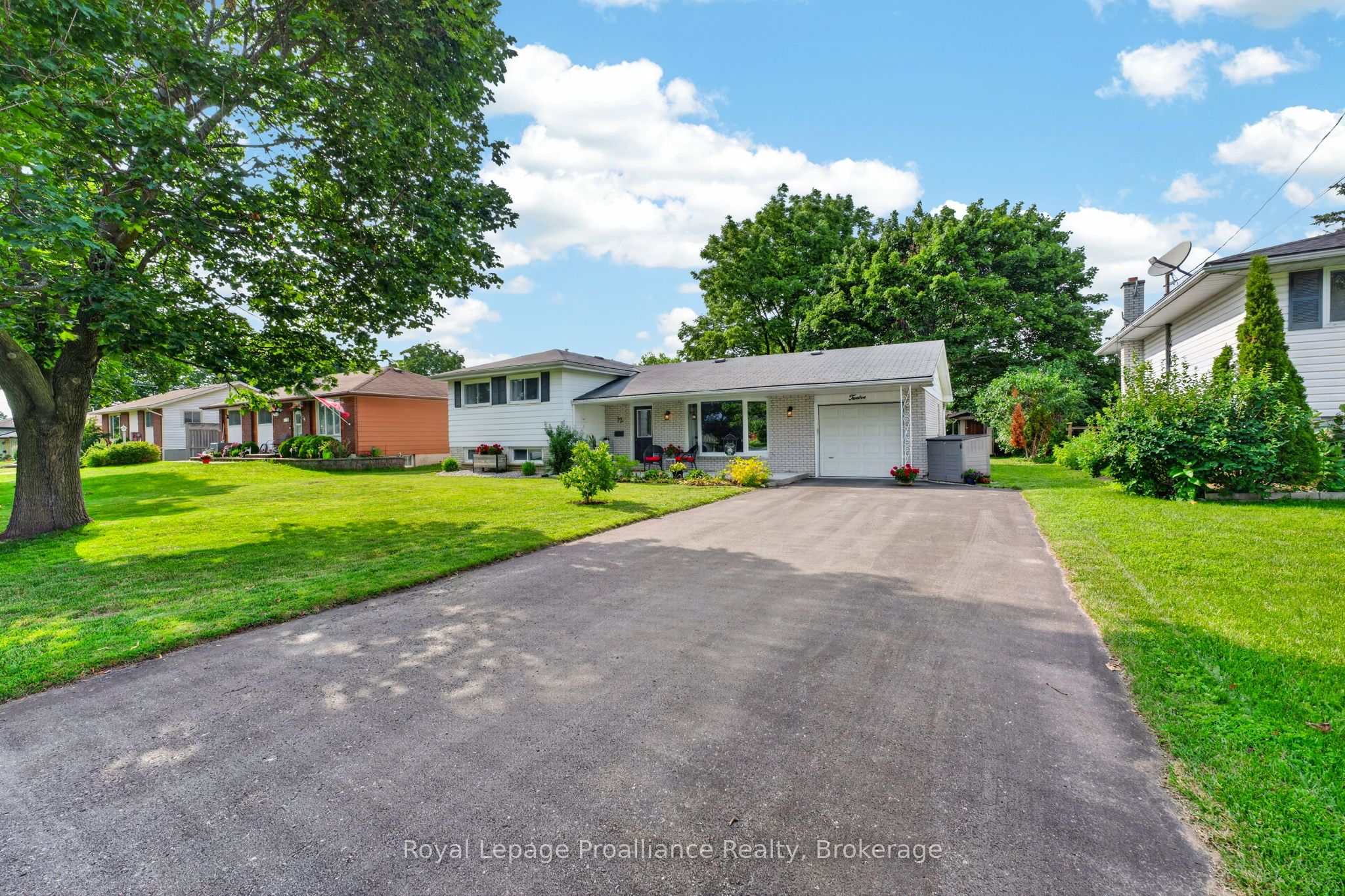 12 Stavebank Road, Belleville, ON K8P 2N6 photo 2