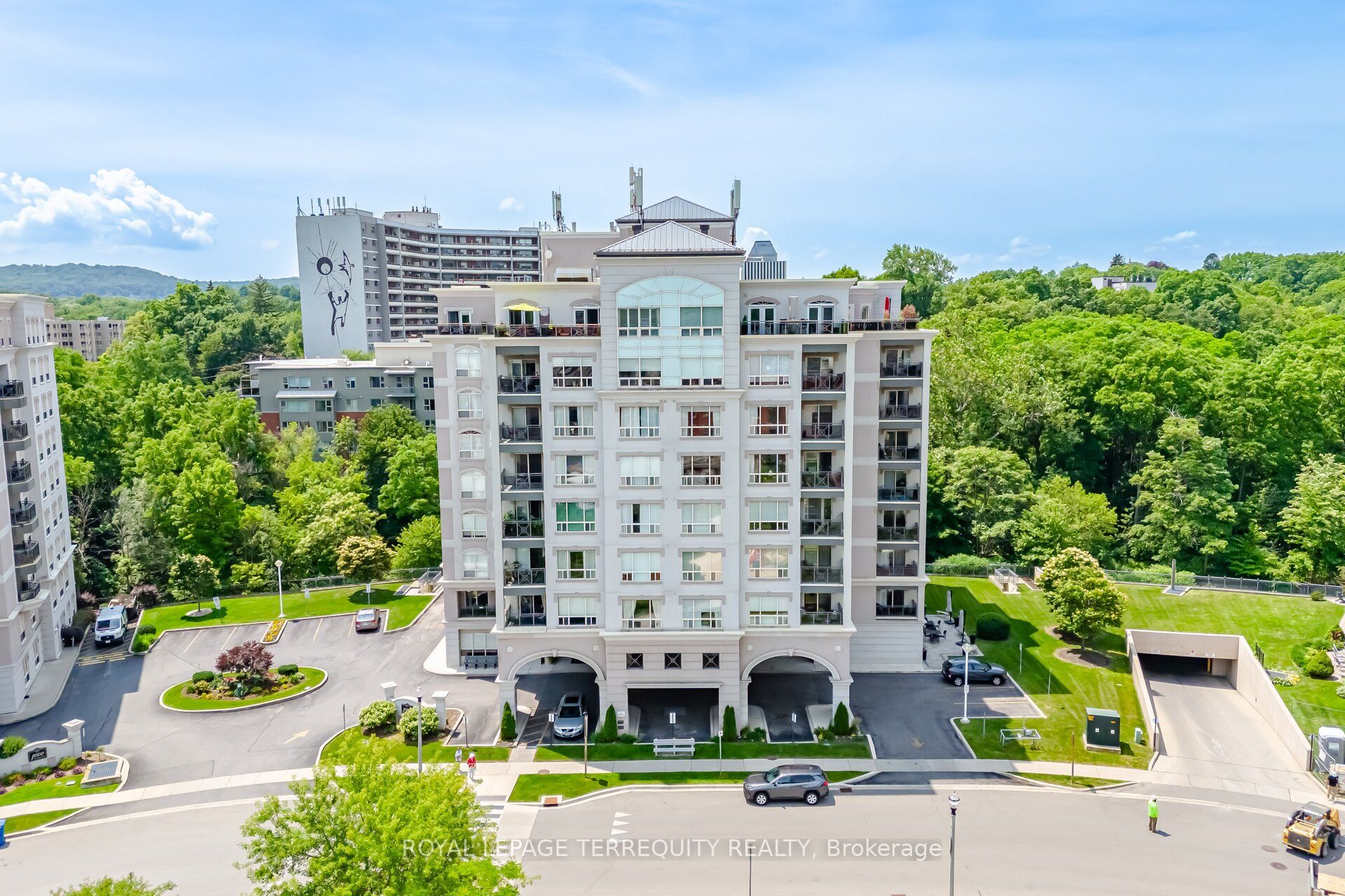 2000 Creekside Drive 707, Hamilton, ON L9H 7S7