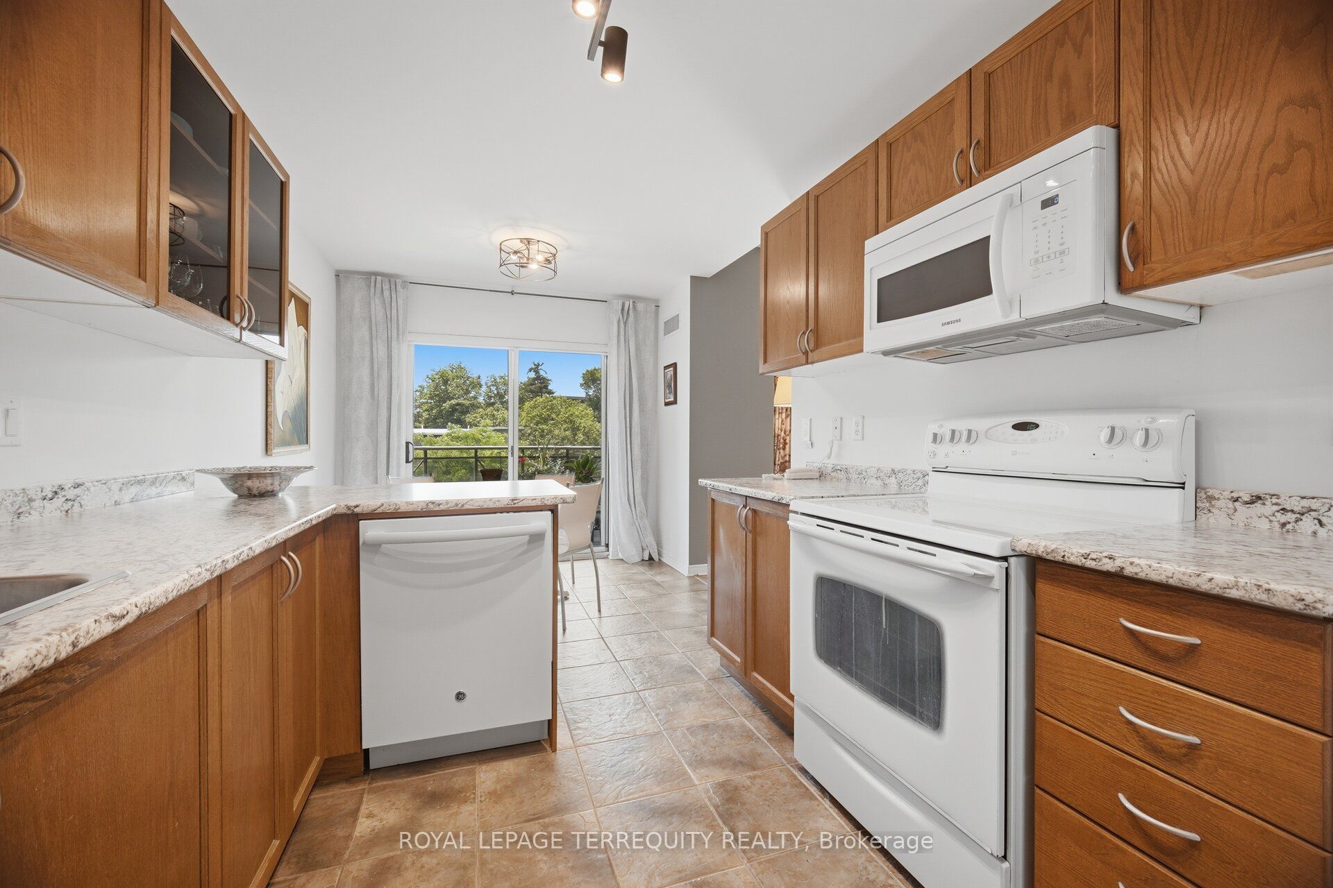2000 Creekside Drive 707, Hamilton, ON L9H 7S7 photo 5