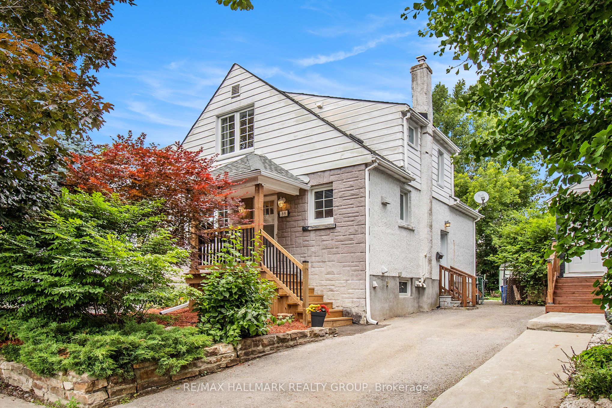 99 Dagmar Avenue, Vanier and Kingsview Park, ON K1L 5T3