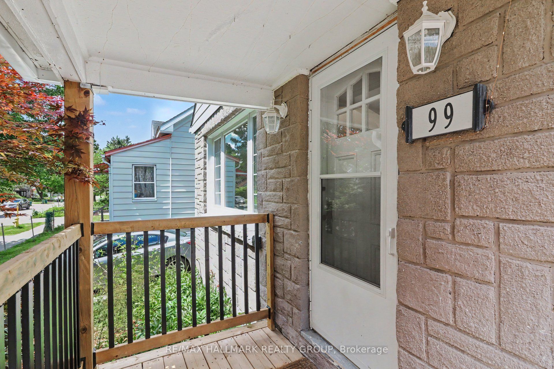 99 Dagmar Avenue, Vanier and Kingsview Park, ON K1L 5T3 photo 2