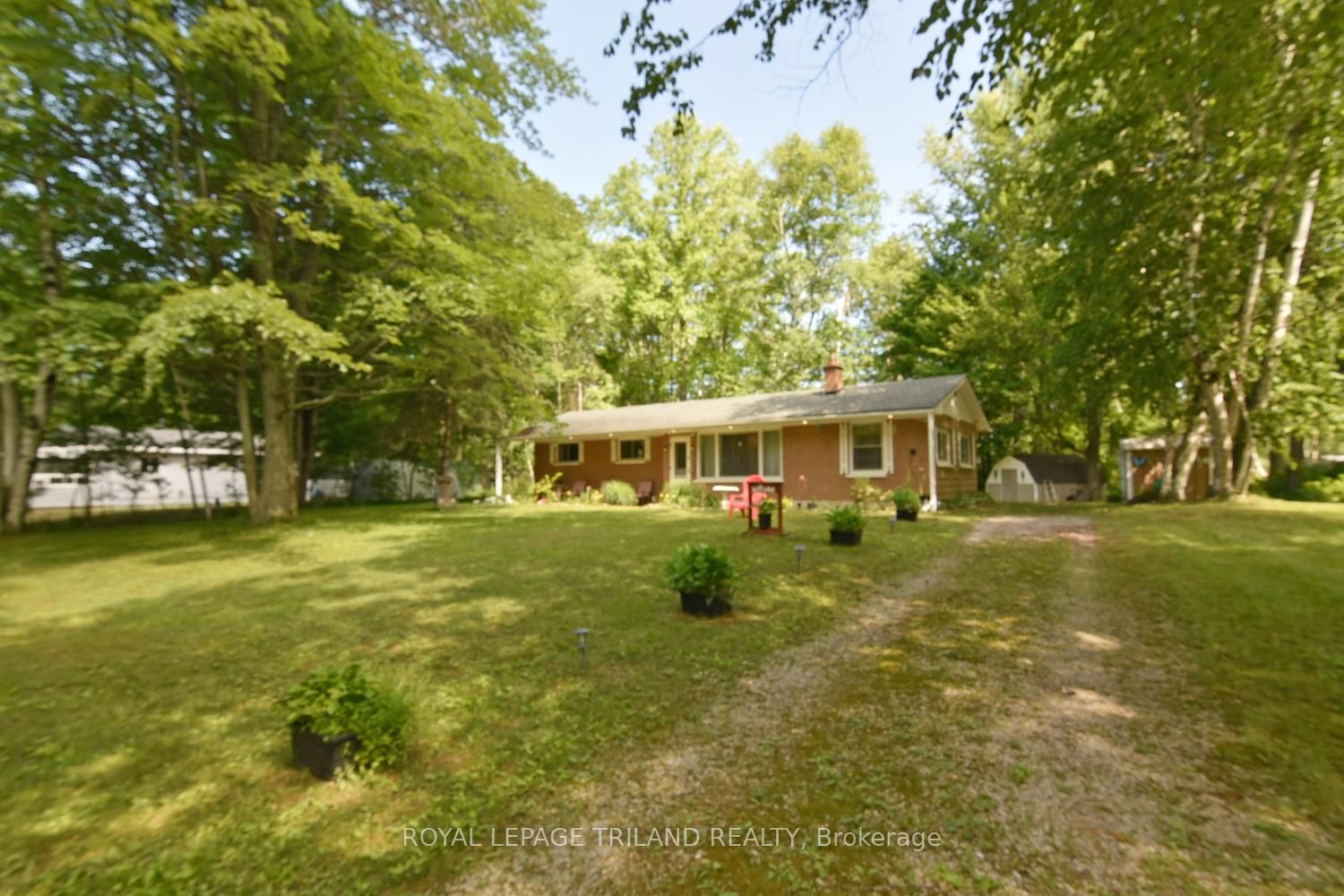 6302 HURON Drive, Lambton Shores, ON N0N 1J1 photo 3