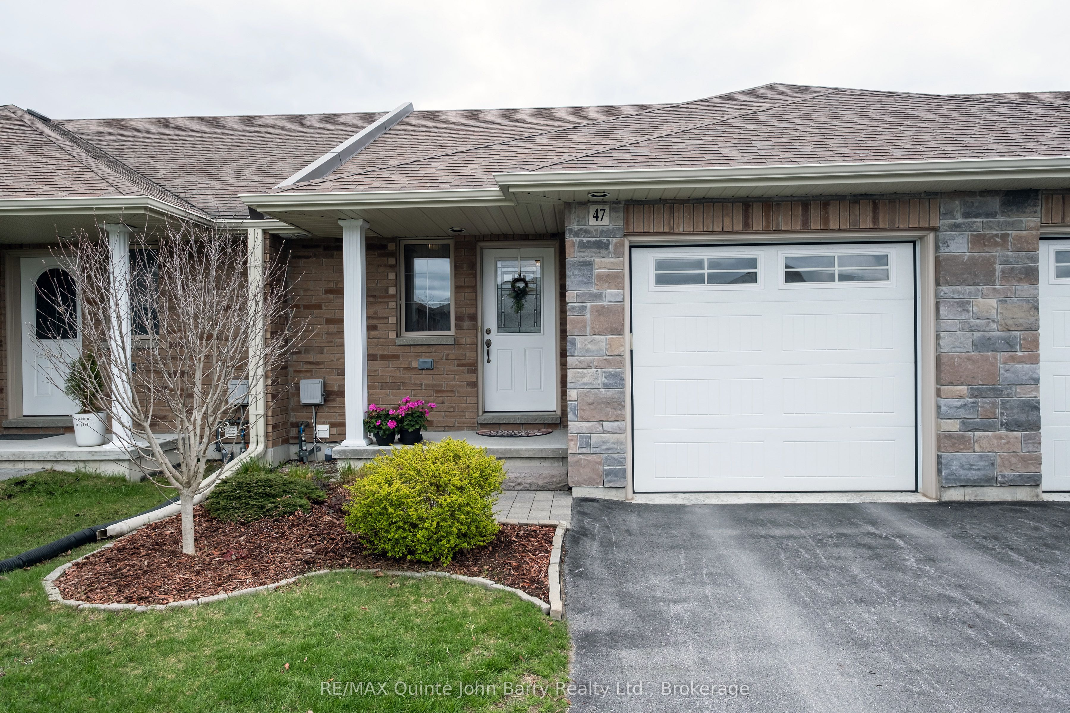 47 McIntosh Crescent, Quinte West, ON K8V 0G1 photo 2