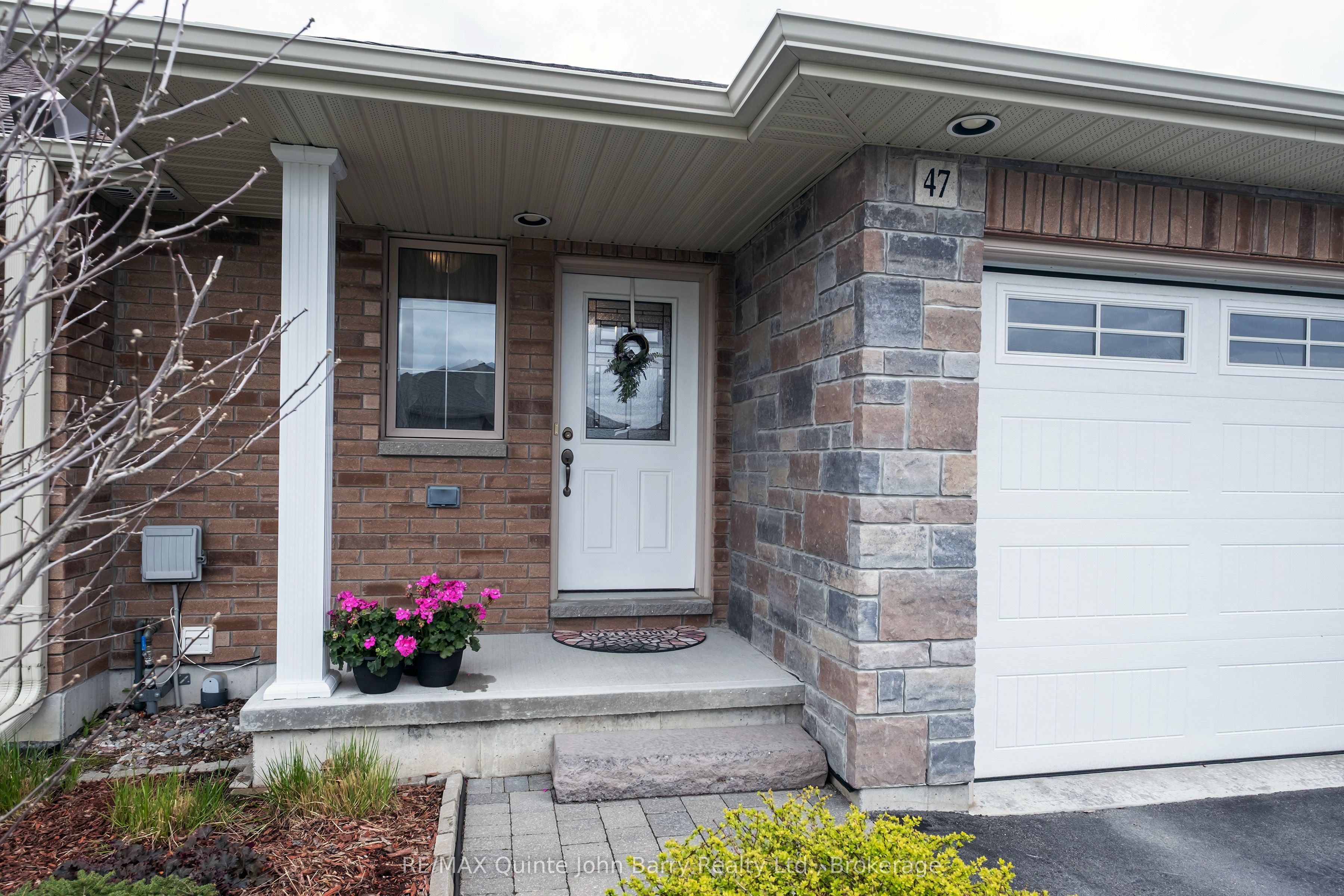 47 McIntosh Crescent, Quinte West, ON K8V 0G1 photo 4