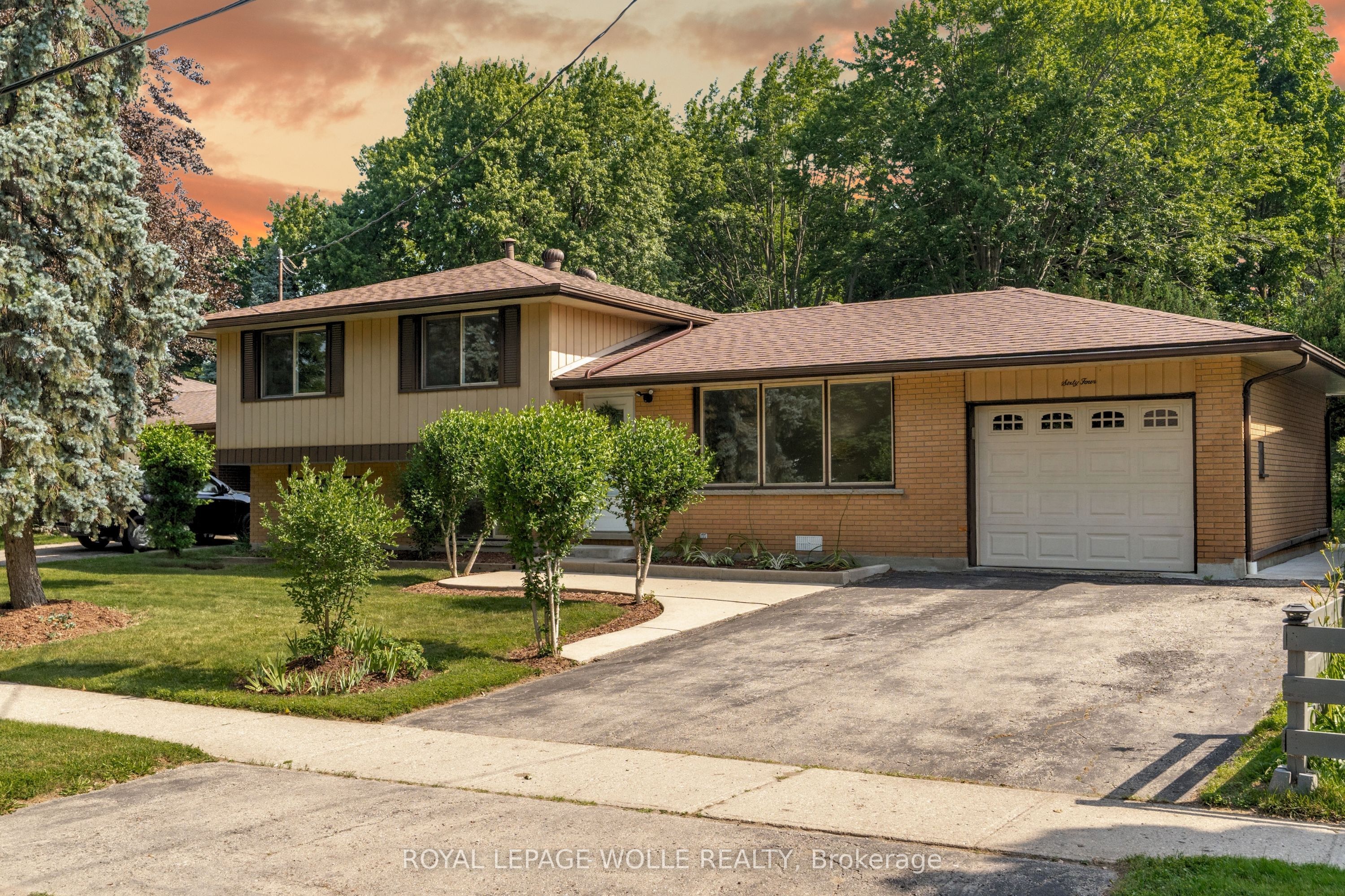 64 Warren Road, Kitchener, ON N2M 4T4