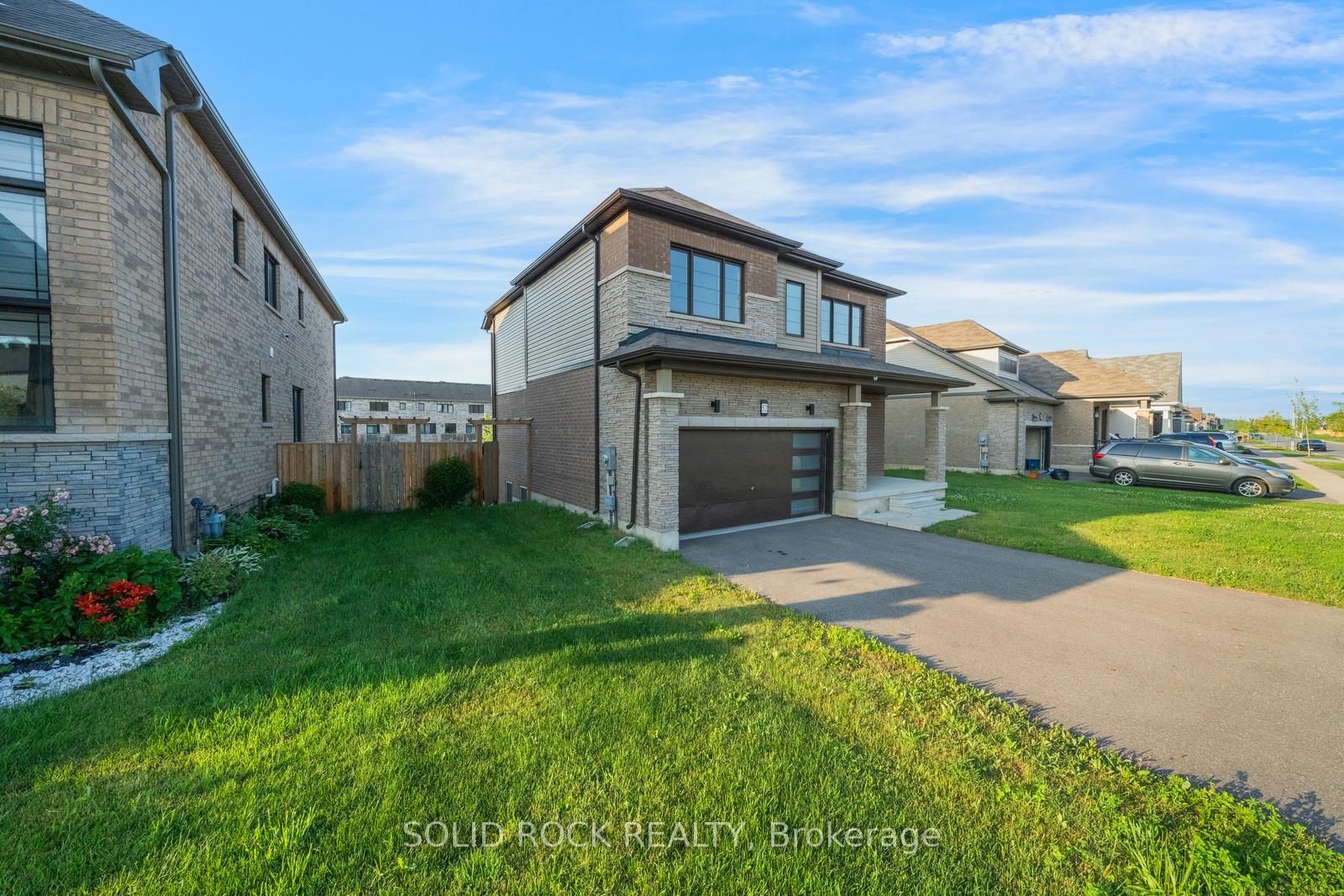 52 Explorer Way, Thorold, ON L2V 0K3 photo 2