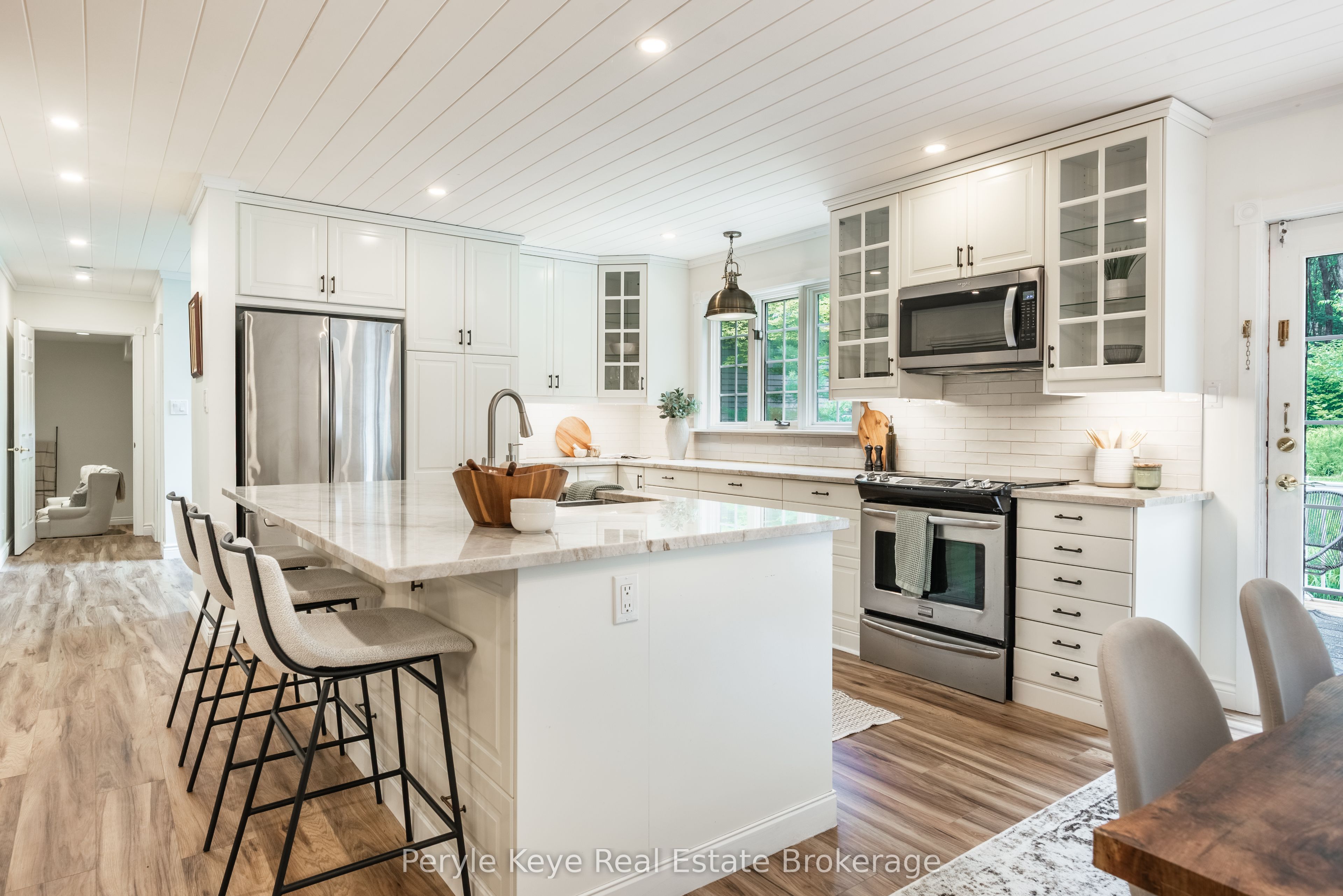125 Clarke Crescent, Huntsville, ON P0B 1L0