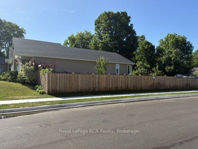 724 Elgin Street, Saugeen Shores, ON N0H 2C0 photo 4