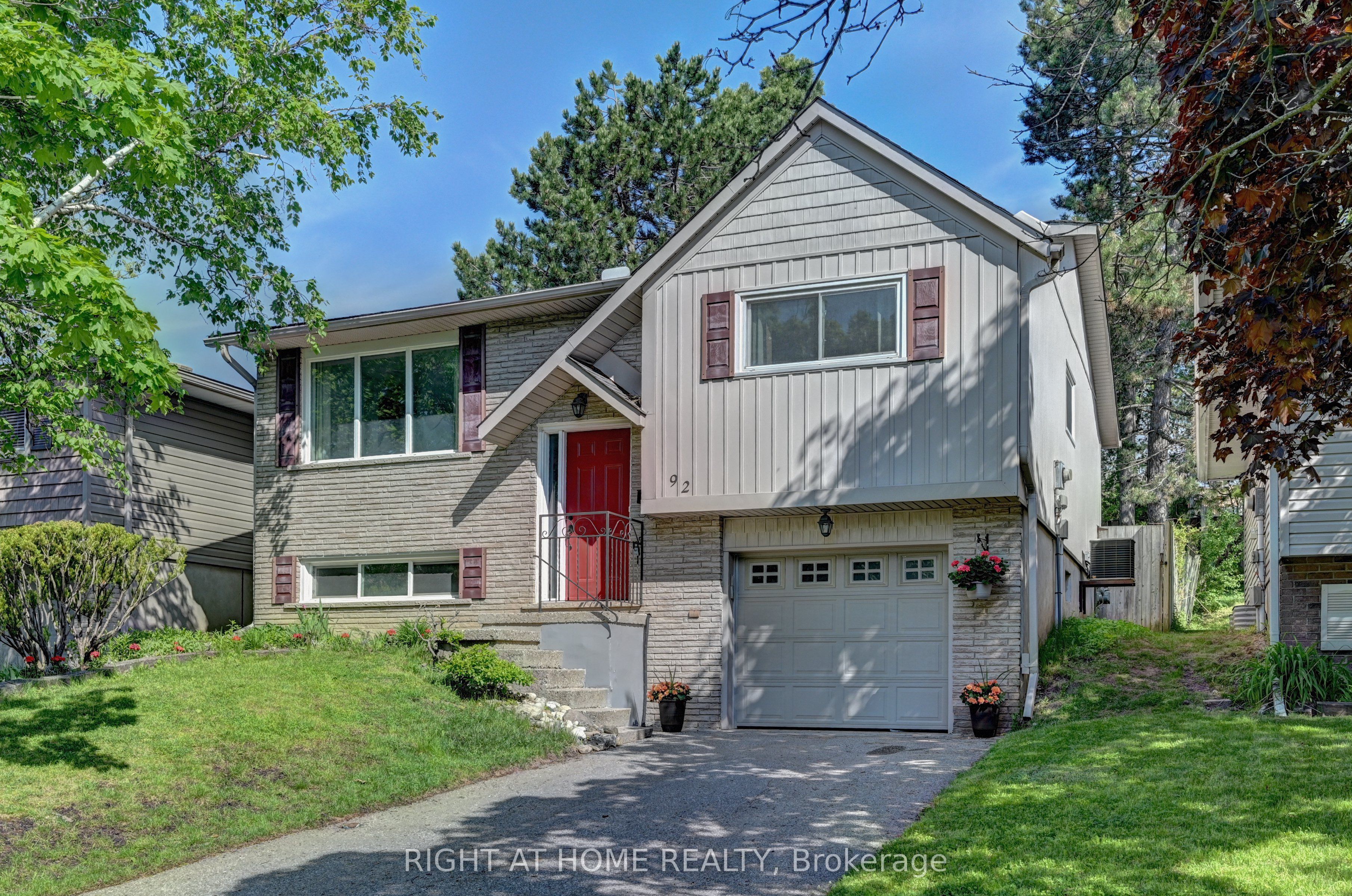 92 Pinemeadow Crescent, Waterloo, ON N2T 1A7 photo 2