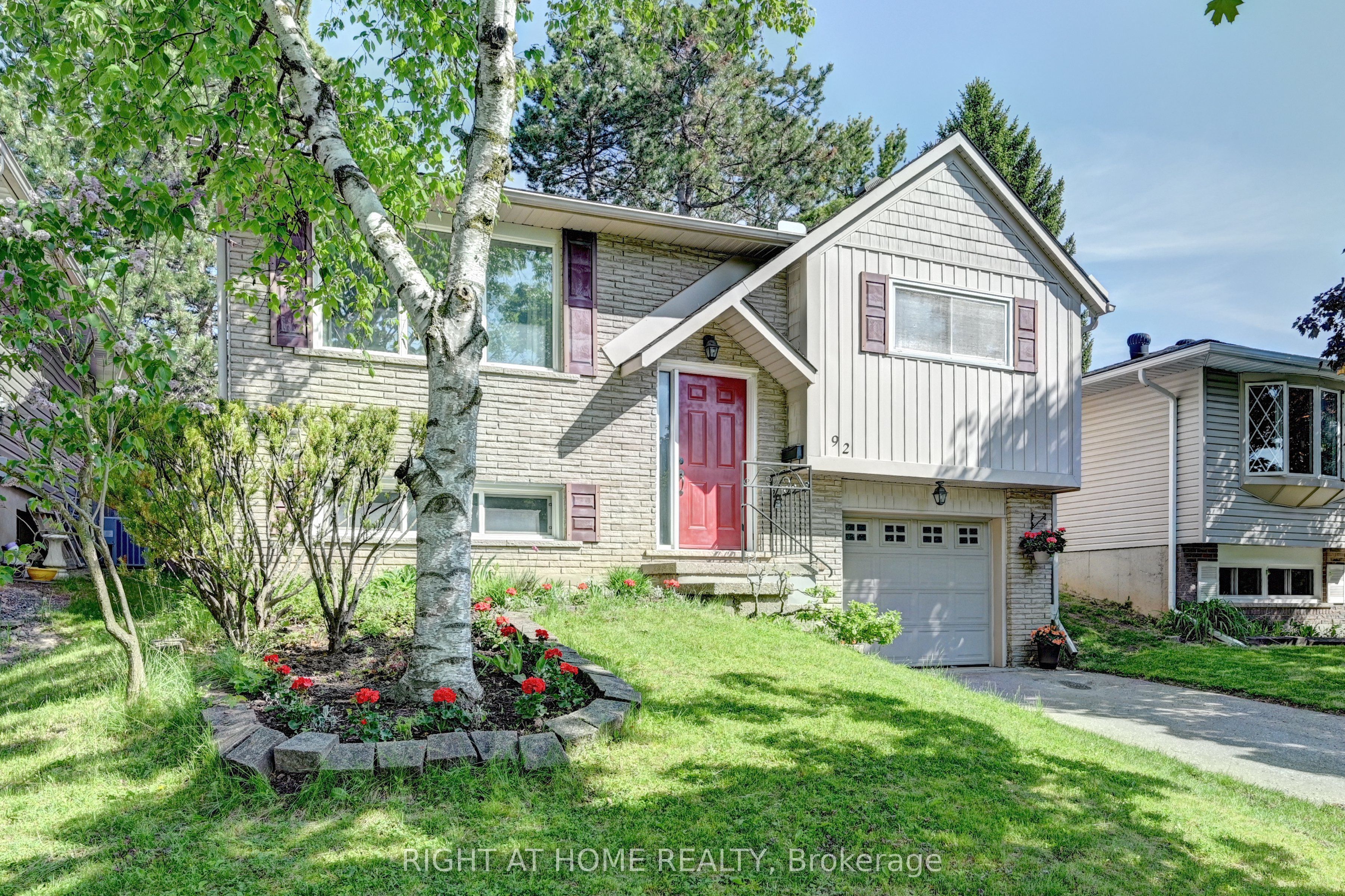 92 Pinemeadow Crescent, Waterloo, ON N2T 1A7 photo 3