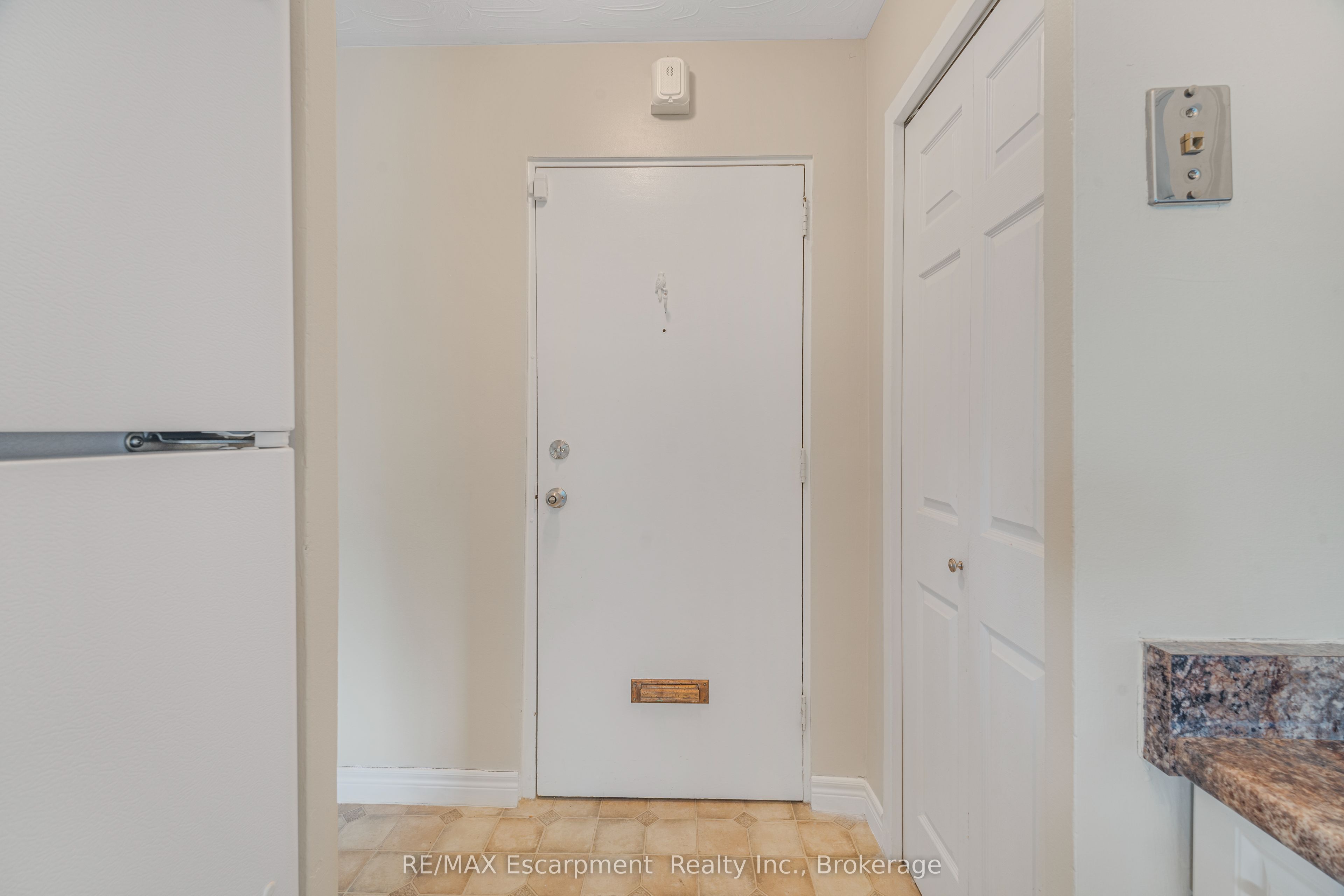 485 Thorold Road 203, Welland, ON L3C 3X1 photo 3