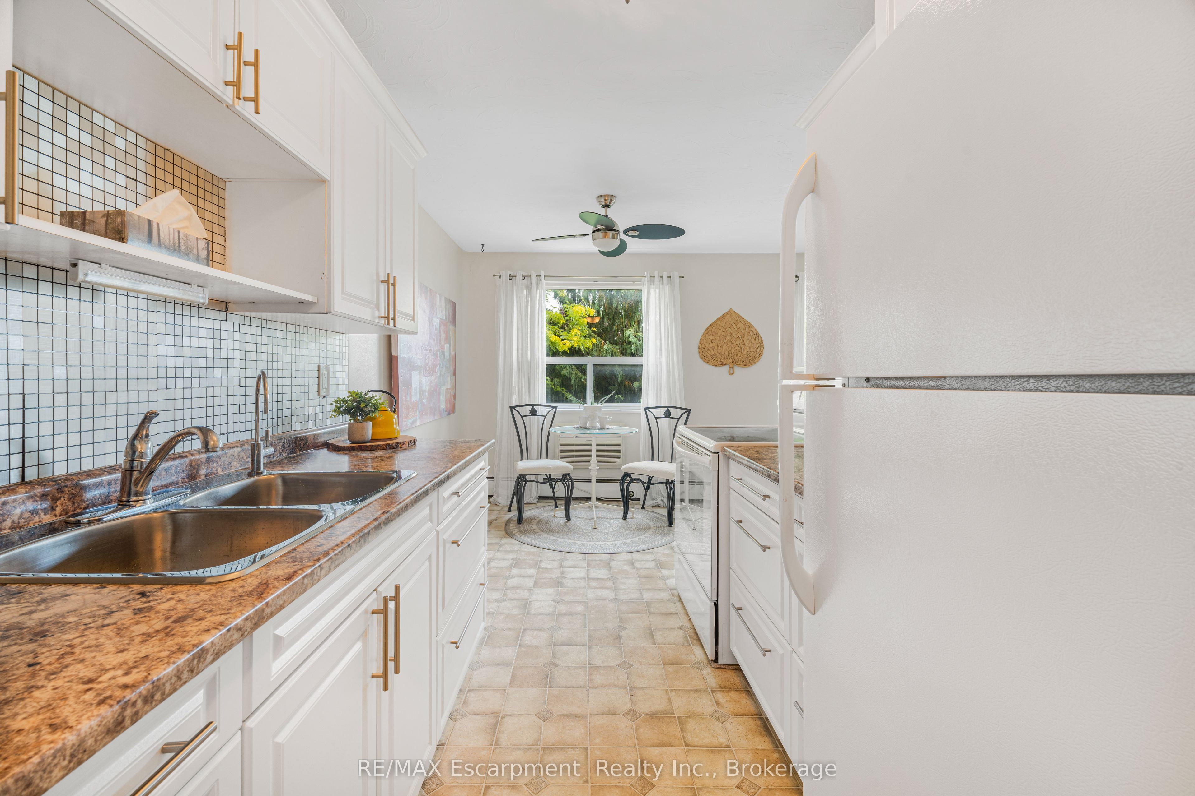 485 Thorold Road 203, Welland, ON L3C 3X1 photo 5