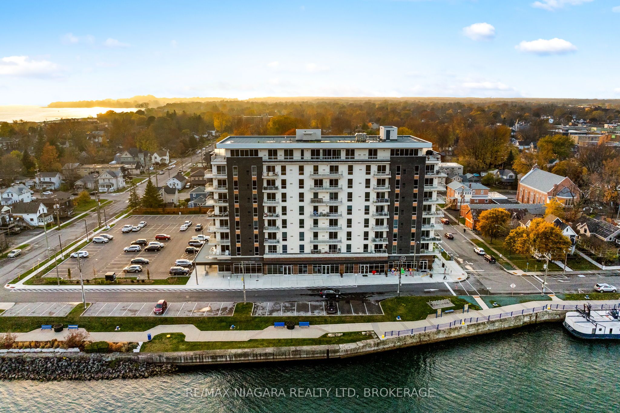 118 West Street 703, Port Colborne, ON L3K 0B9 photo 3