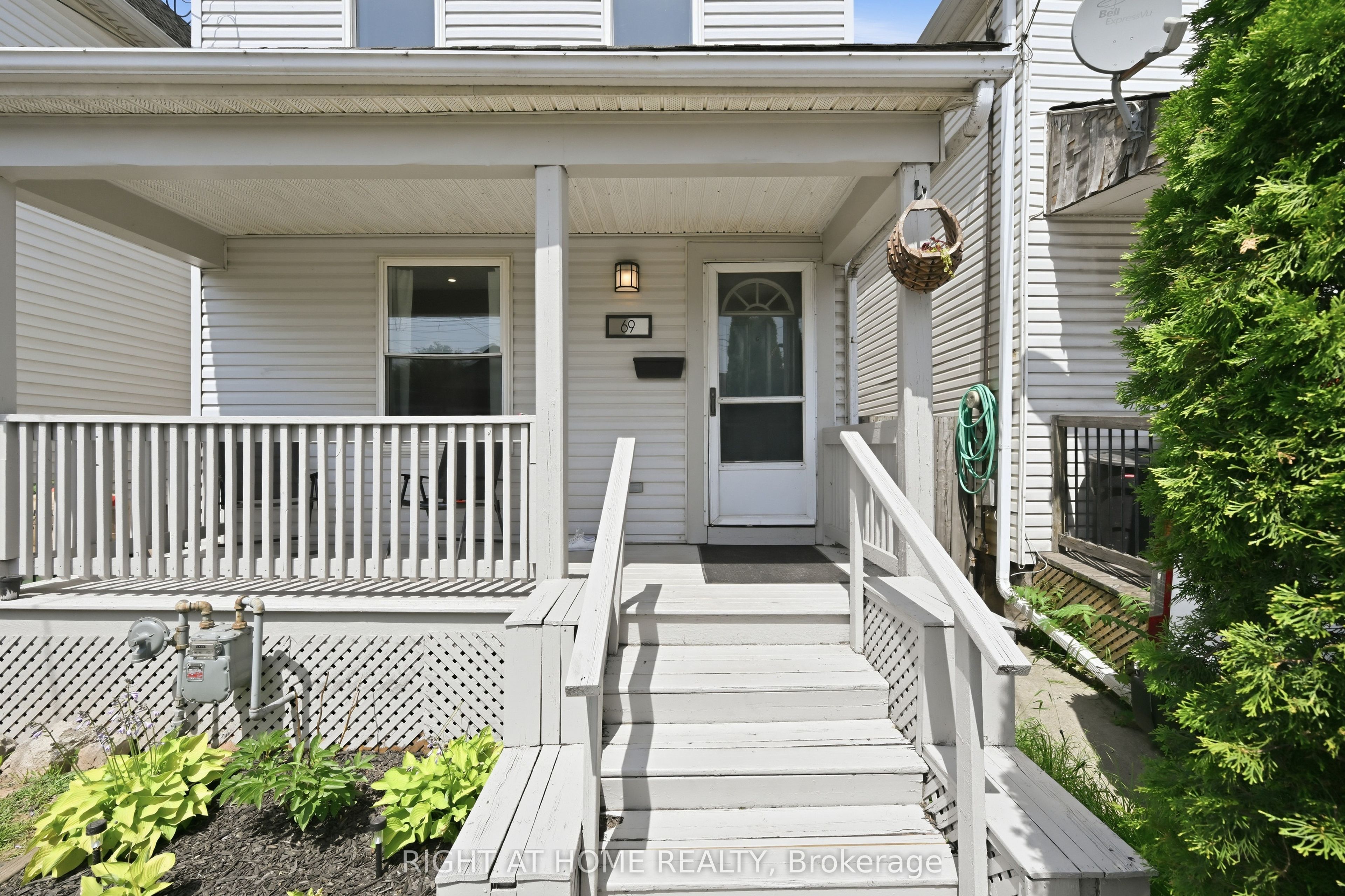 69 Hillyard Street, Hamilton, ON L8L 6B3 photo 2