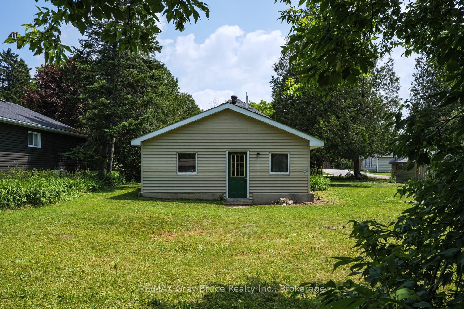 586 Dawson Street S, South Bruce Peninsula, ON N0H 2T0 photo 2
