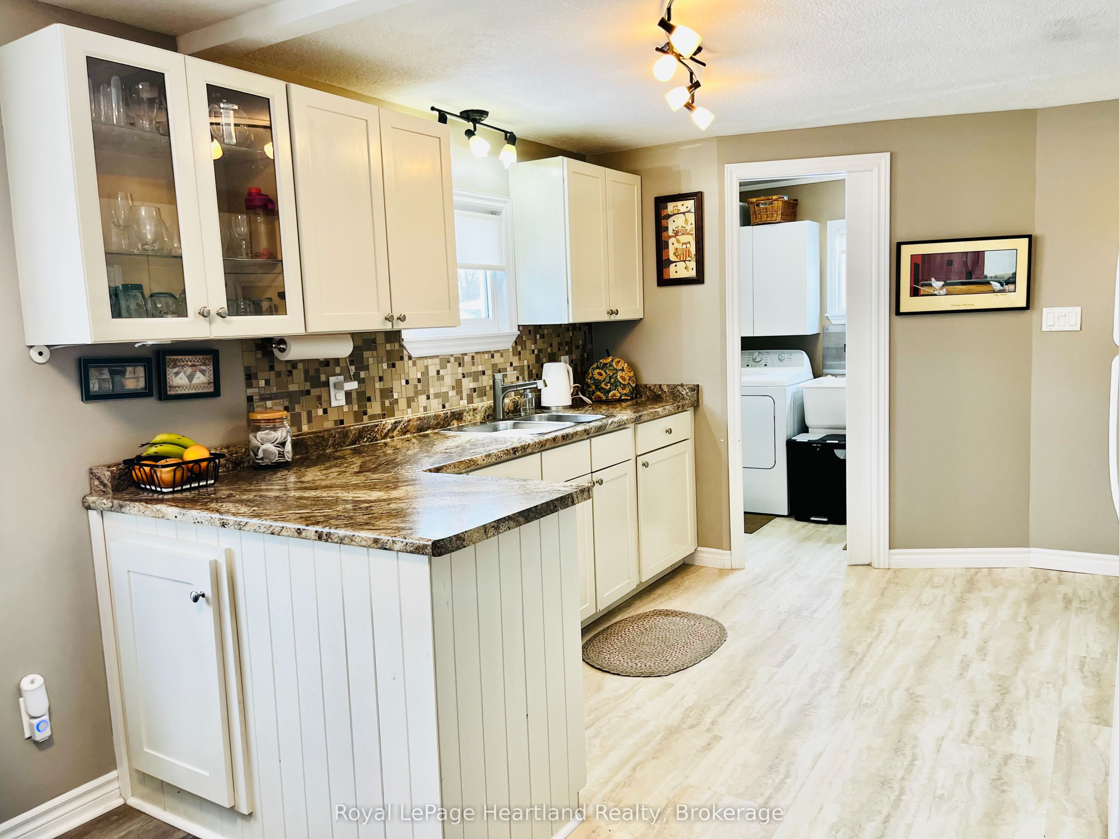 12 Velma Street, Strathroy-Caradoc, ON N7G 3L3 photo 4