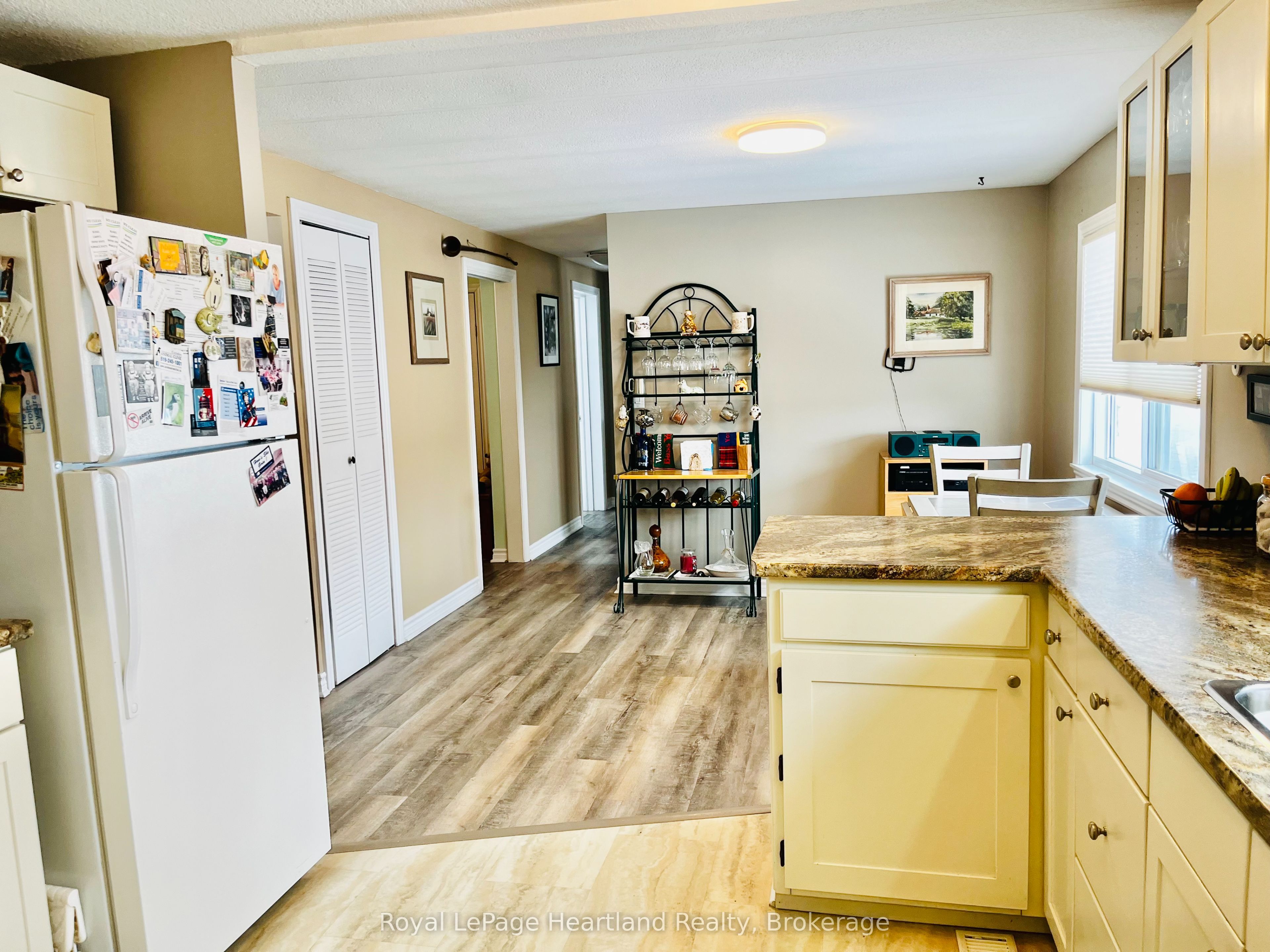 12 Velma Street, Strathroy-Caradoc, ON N7G 3L3 photo 5