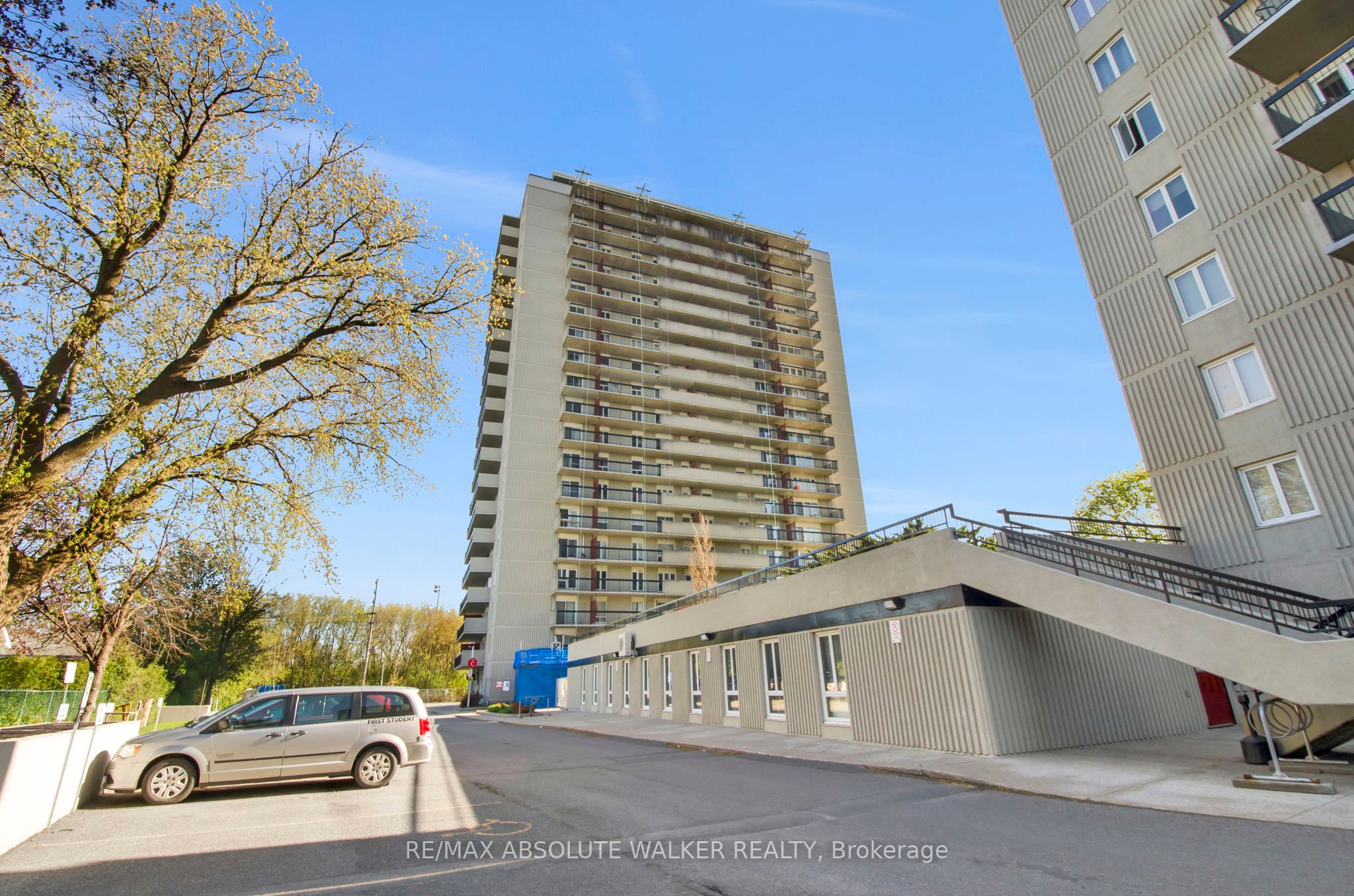 158C MCARTHUR Avenue 1604, Vanier and Kingsview Park, ON K1L 8E7