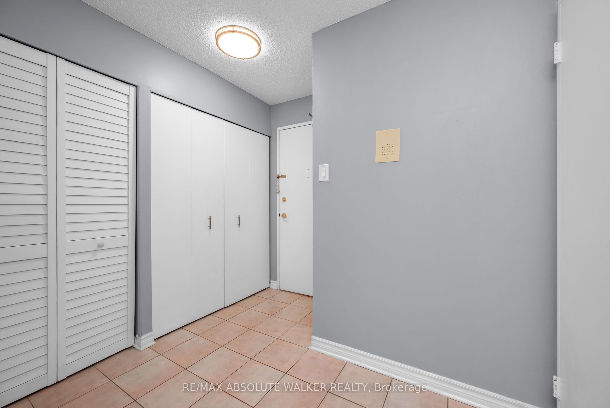 158C MCARTHUR Avenue 1604, Vanier and Kingsview Park, ON K1L 8E7 photo 4