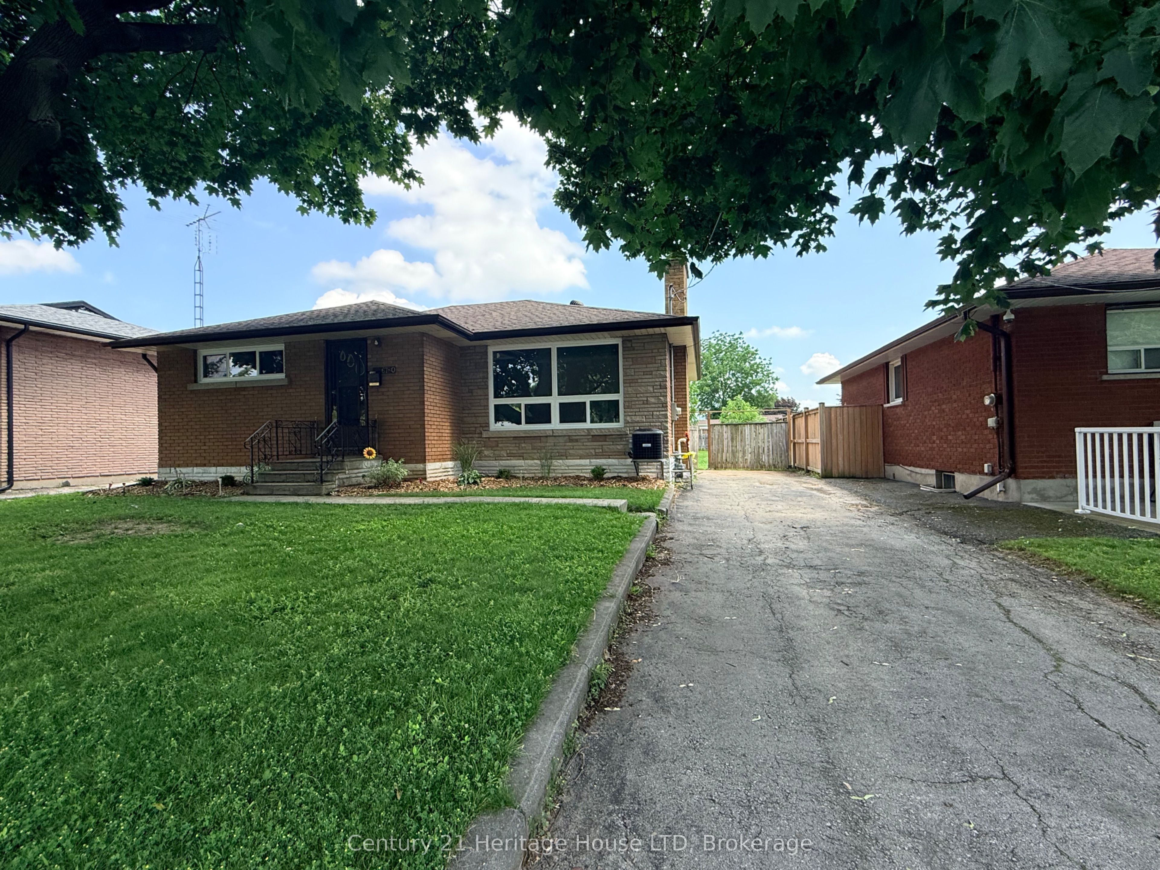 6780 Hagar Avenue, Niagara Falls, ON L2G 5M4