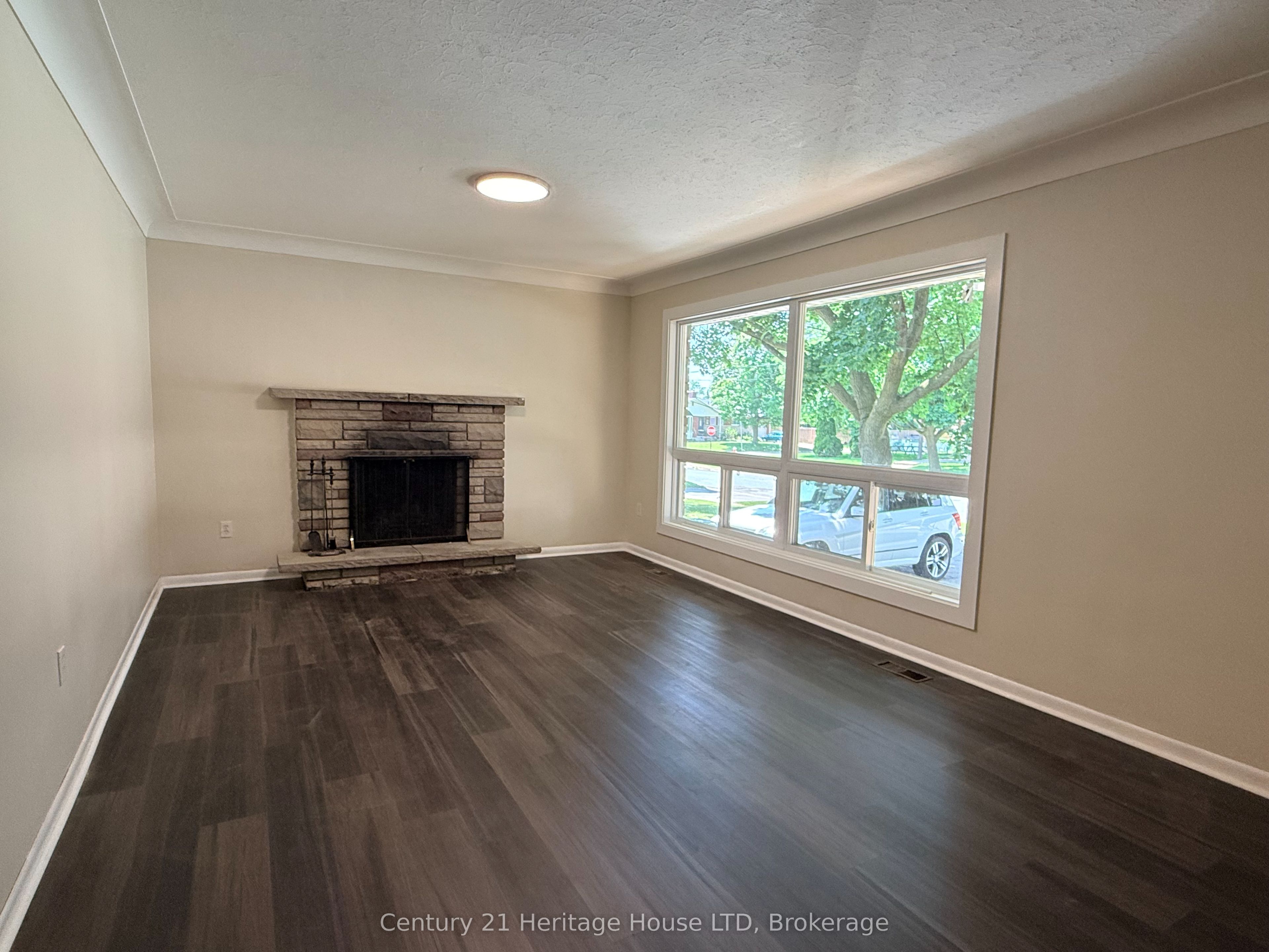 6780 Hagar Avenue, Niagara Falls, ON L2G 5M4 photo 3
