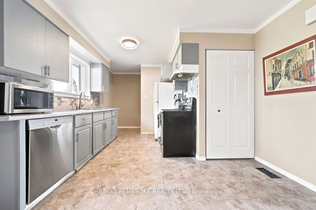 41 Meadowbrook Drive, Laurentian Valley, ON K8A 7C2 photo 3