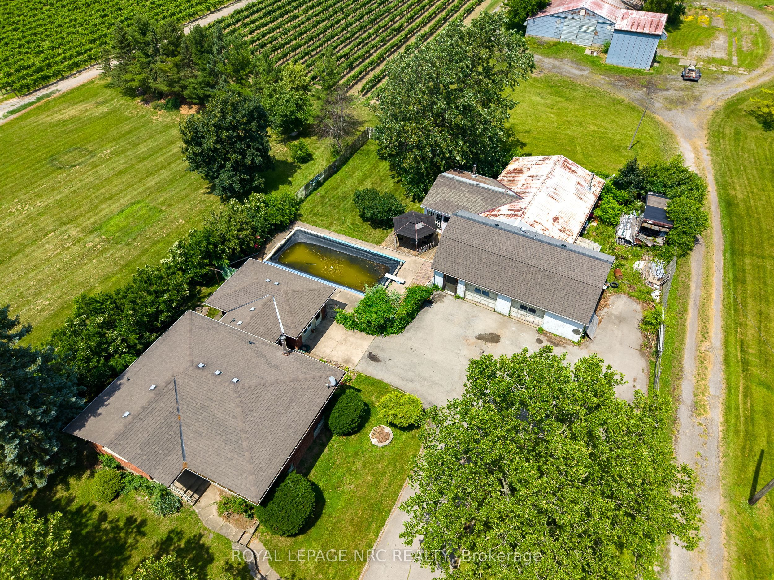 948 Line 3 Road, Niagara-on-the-Lake, ON L0S 1T0 photo 2