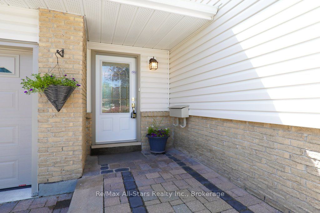 15 Edwin Street, Kawartha Lakes, ON K9V 4X9 photo 2