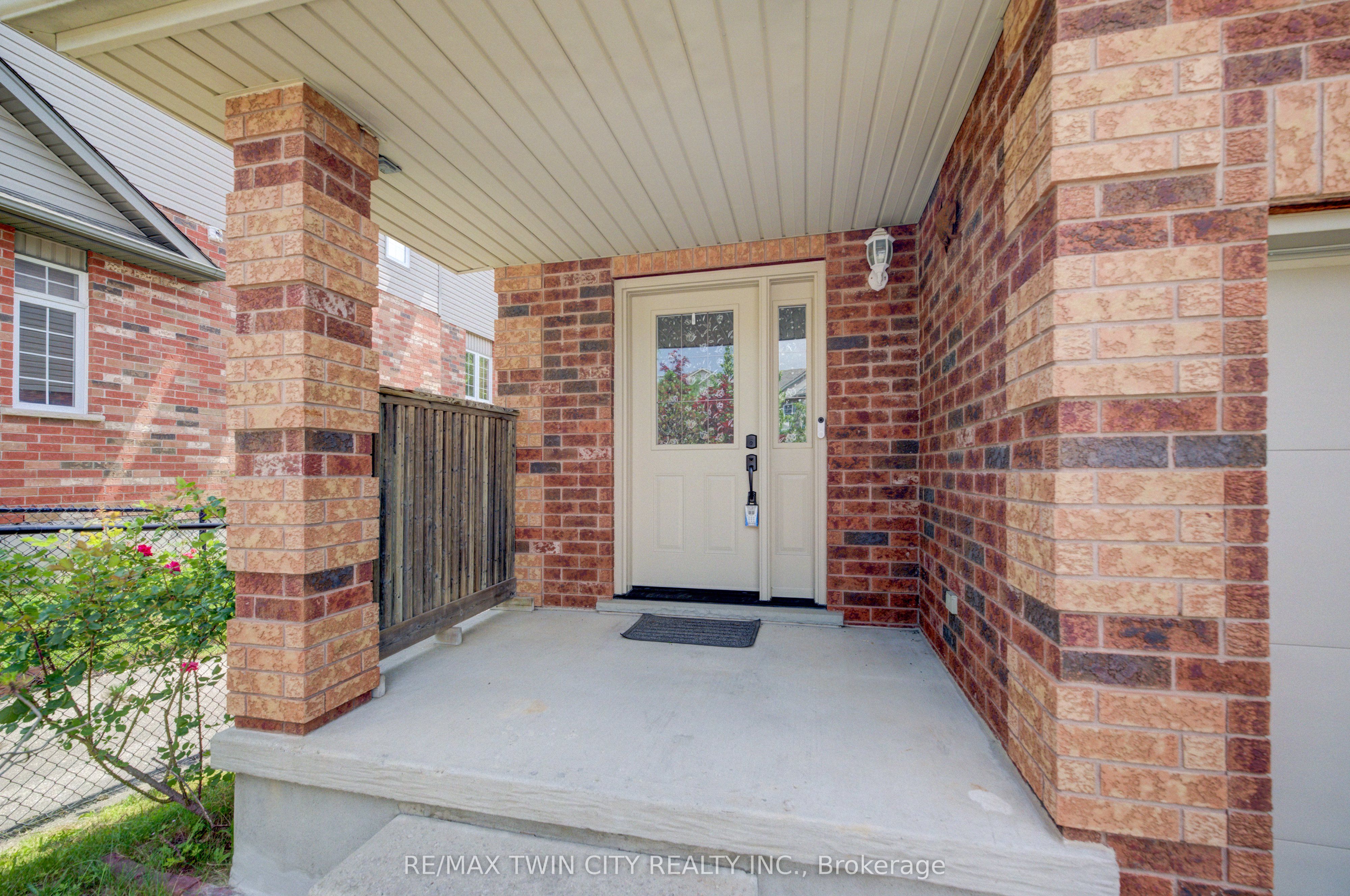 569 Violet Street, Waterloo, ON N2V 2T8 photo 2