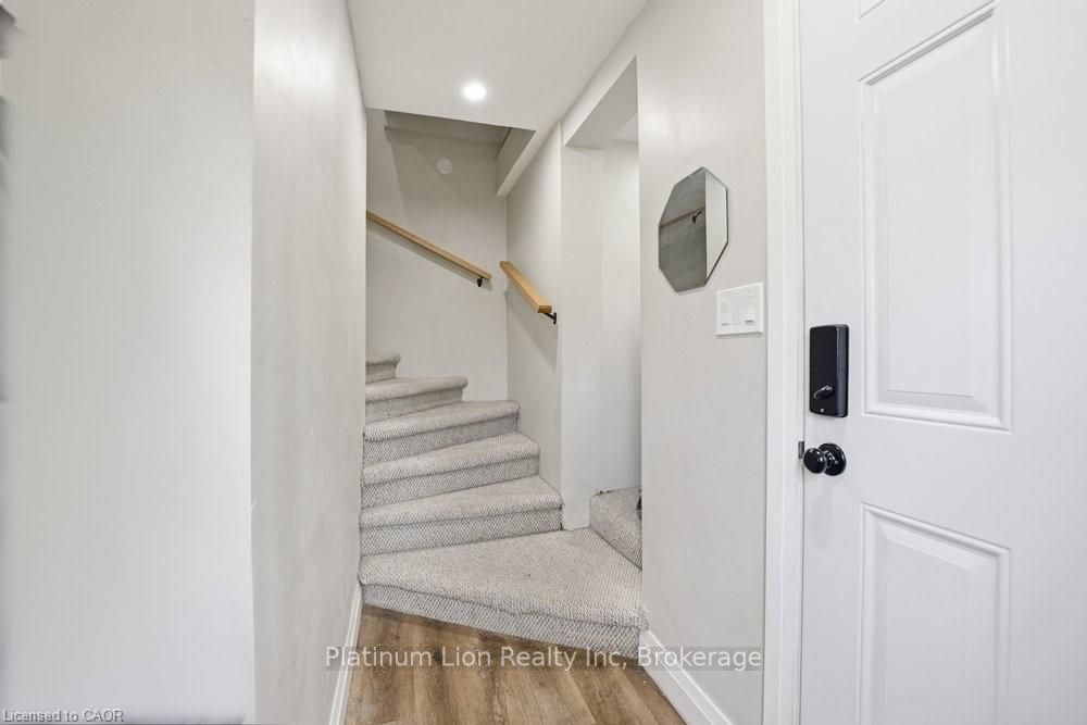 773 Lawrence Road 2, Hamilton, ON L8K 1Z7 photo 2