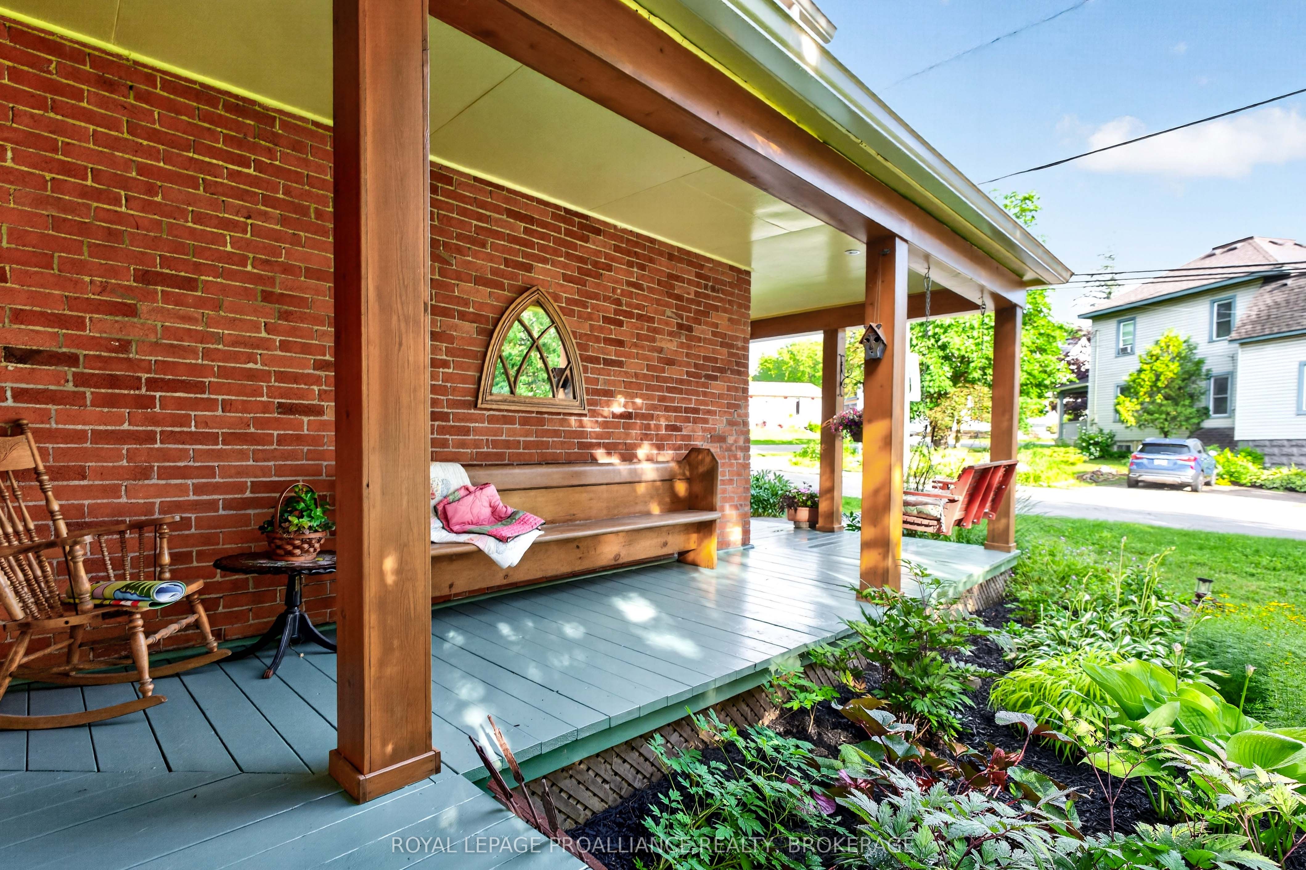 15 Rideau Street, Westport, ON K0G 1X0 photo 2