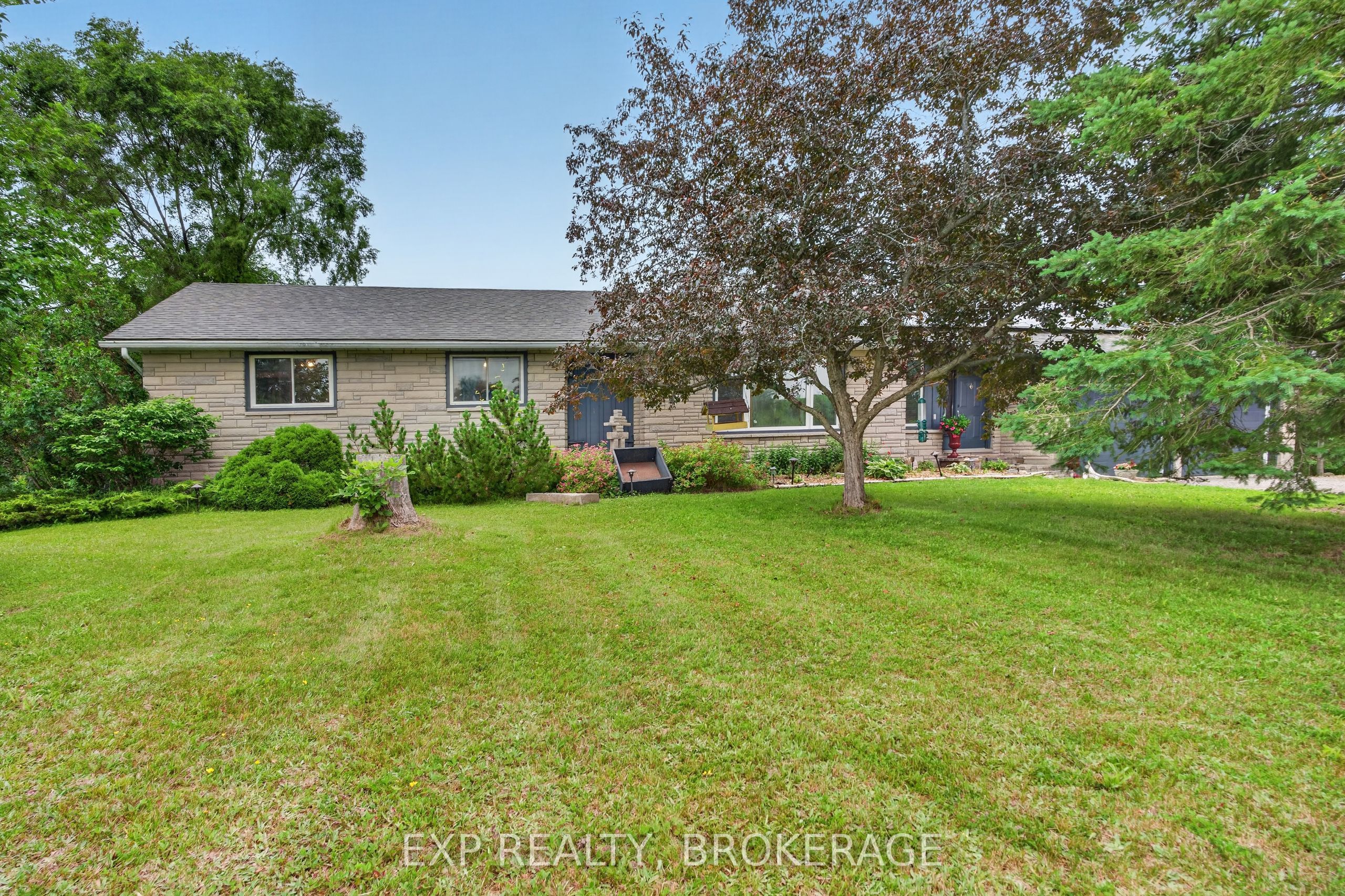 1664 WALLBRIDGE LOYALIST Road, Quinte West, ON K8N 4Z5 photo 2