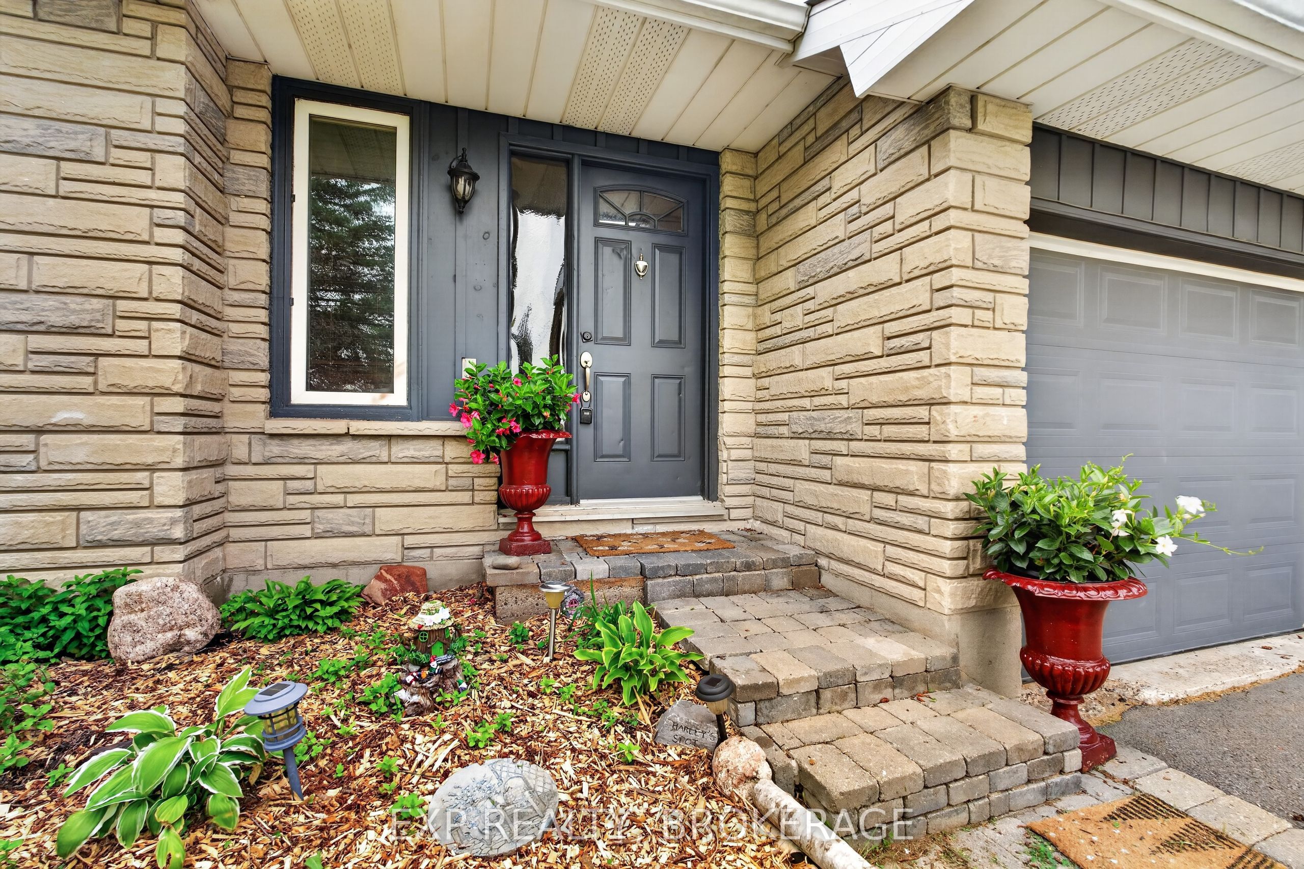 1664 WALLBRIDGE LOYALIST Road, Quinte West, ON K8N 4Z5 photo 4