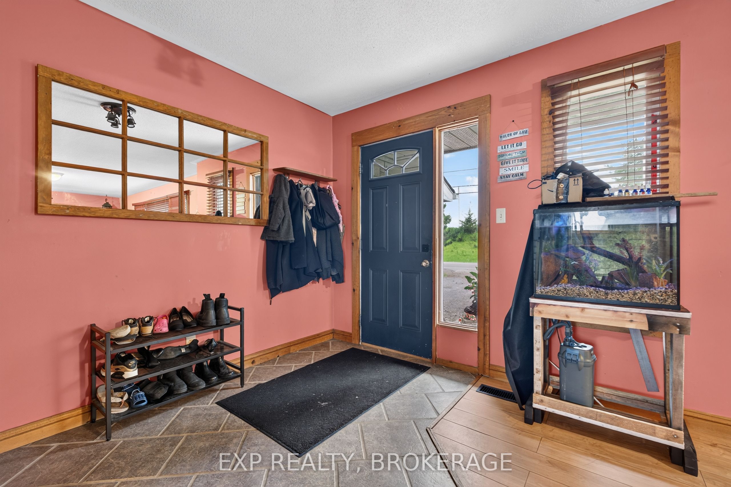1664 WALLBRIDGE LOYALIST Road, Quinte West, ON K8N 4Z5 photo 5