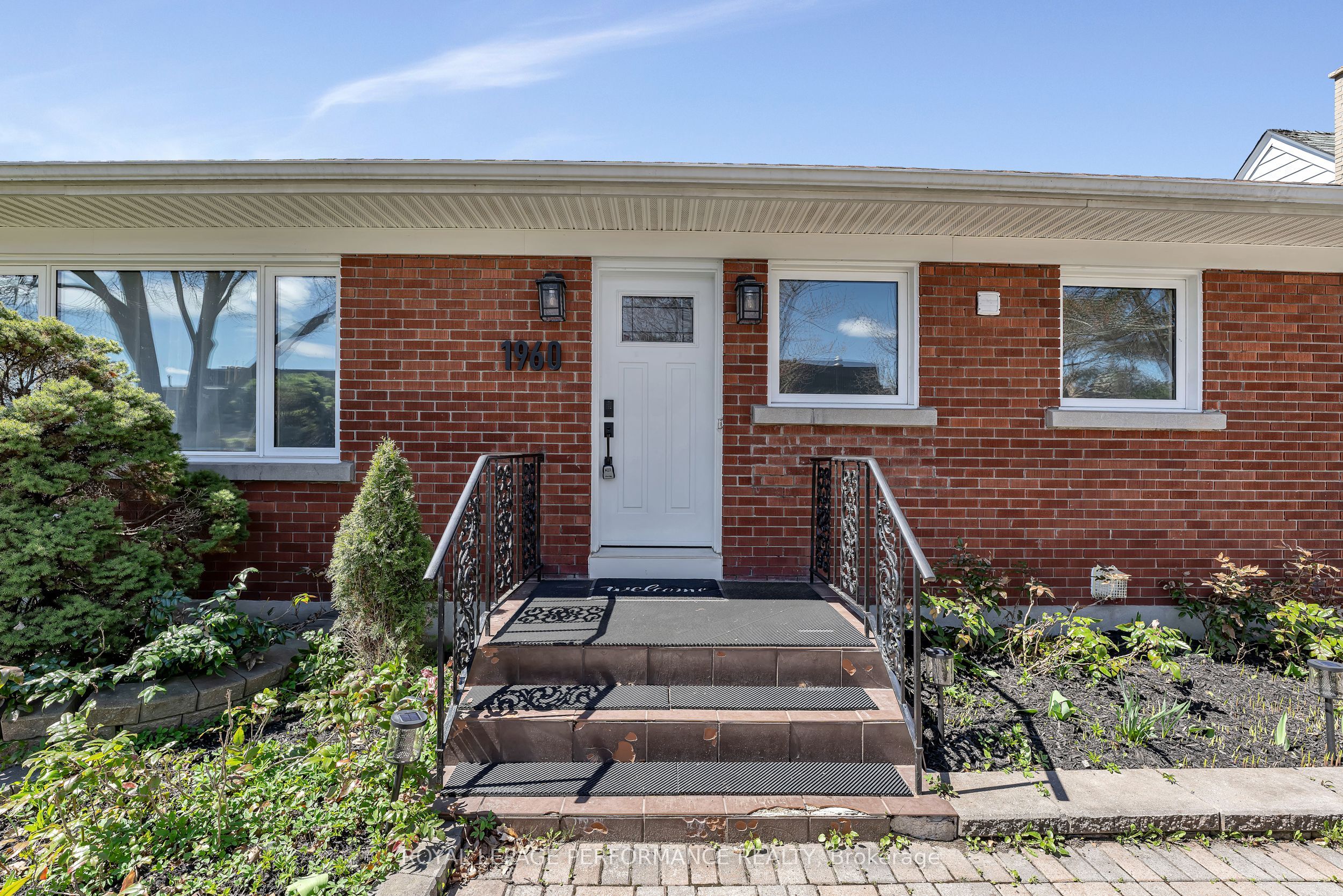 1960 Othello Avenue, Elmvale Acres and Area, ON K1G 2A4 photo 2