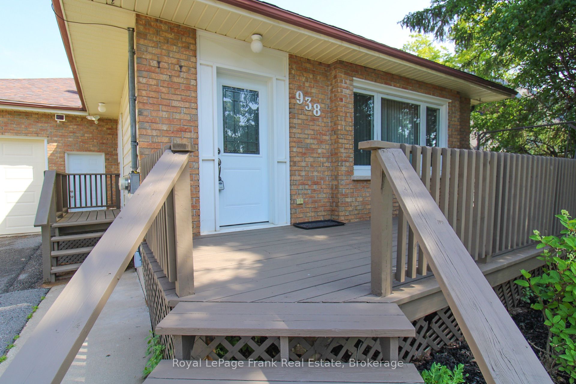 938 Parkhill Road W, Peterborough, ON K9J 6P3 photo 2