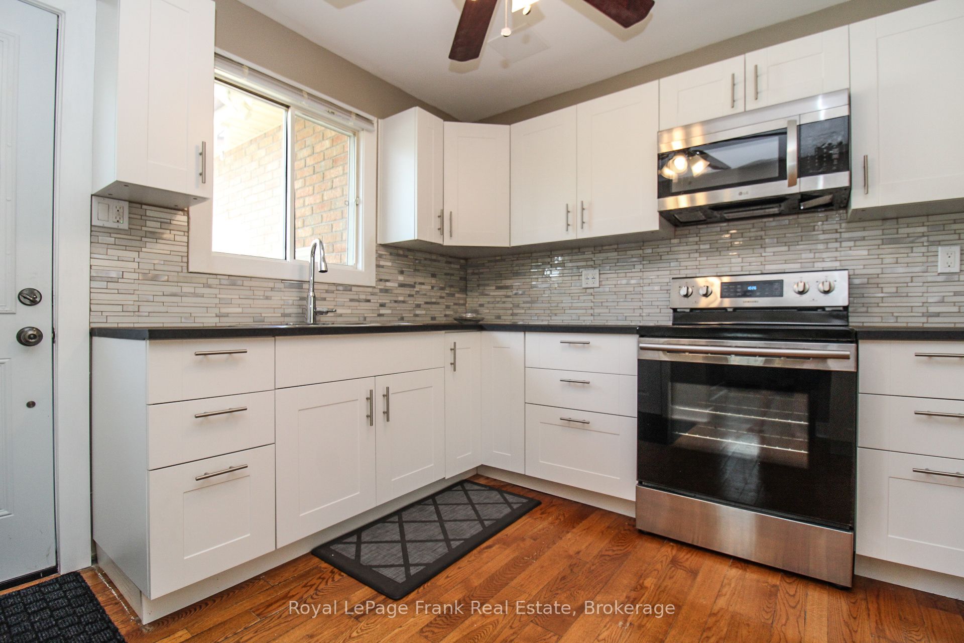 938 Parkhill Road W, Peterborough, ON K9J 6P3 photo 5