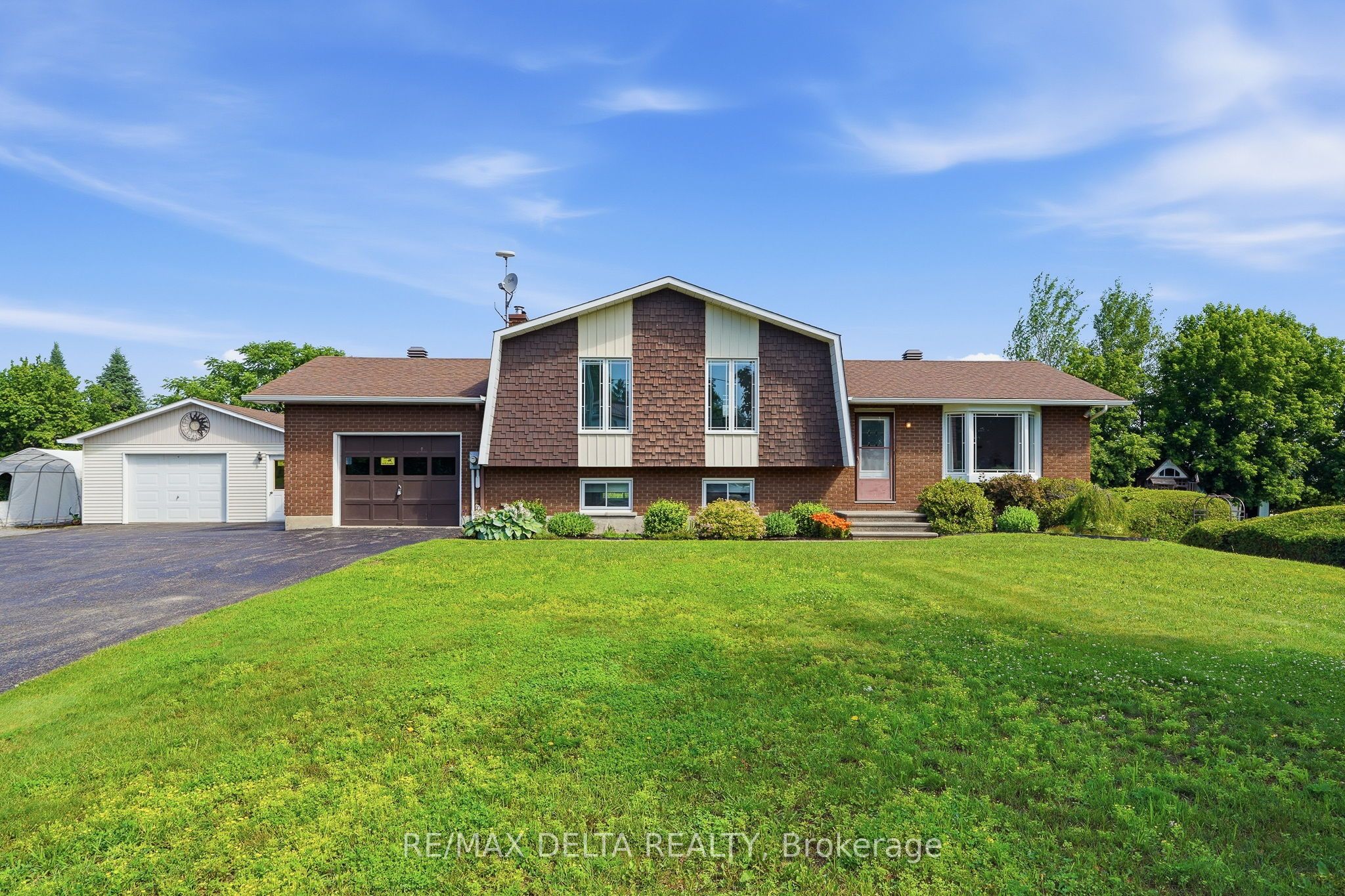 915 Elizabeth Road, Alfred and Plantagenet, ON K0B 1C0 photo 2