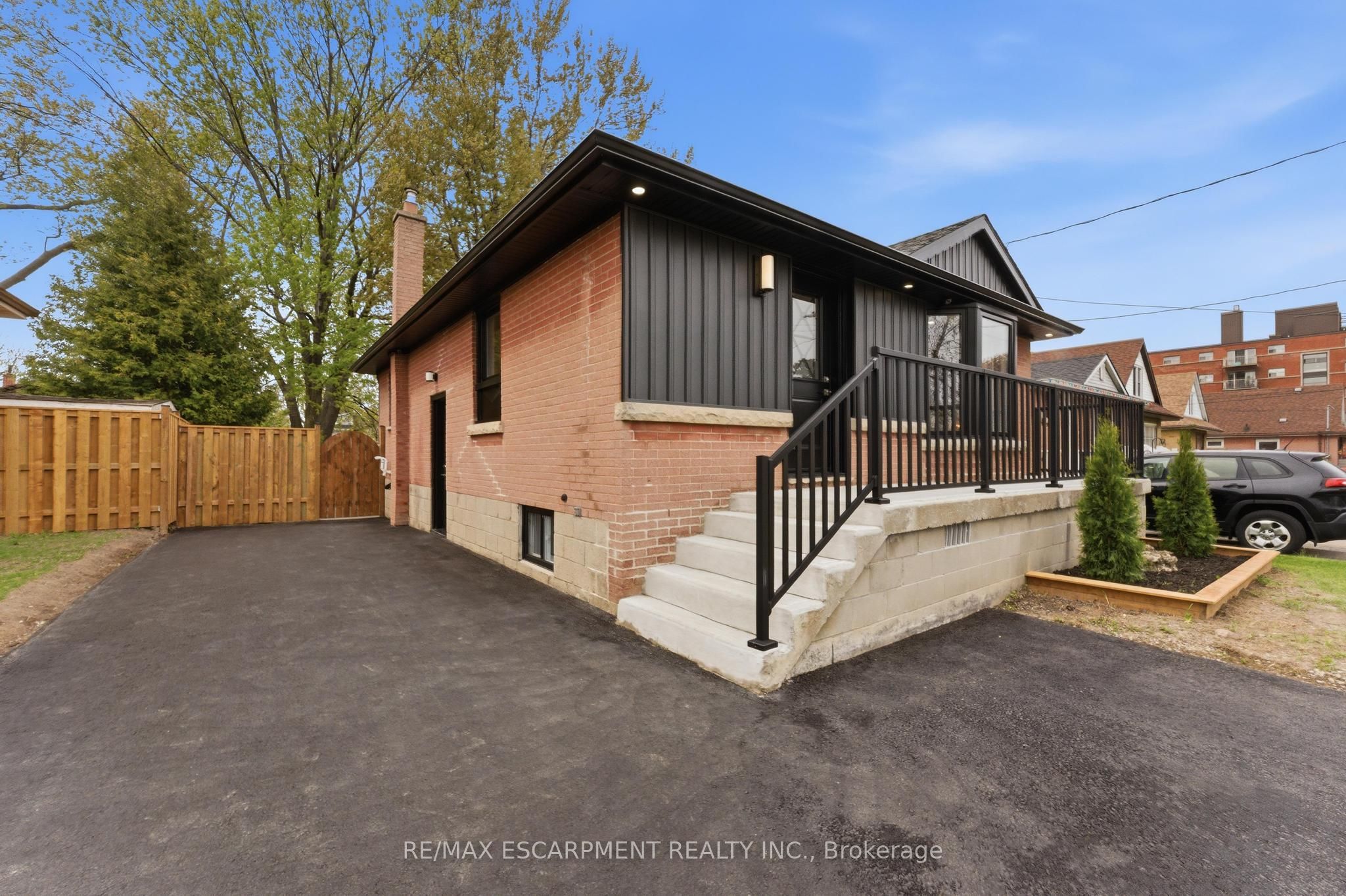 374 East 13th Street, Hamilton, ON L9A 4A1 photo 3