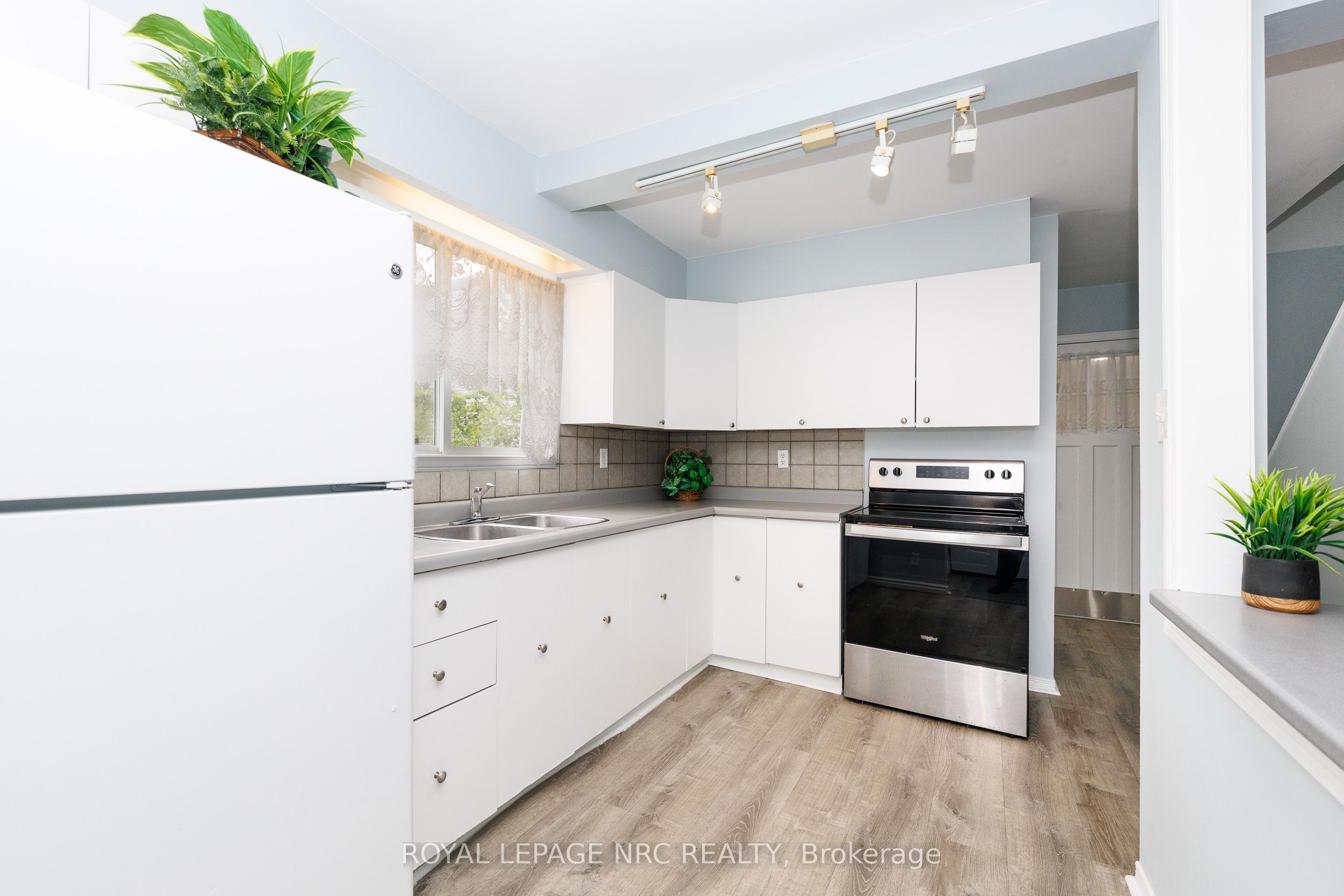 4676 McDougall Crescent, Niagara Falls, ON L2E 1B7 photo 4