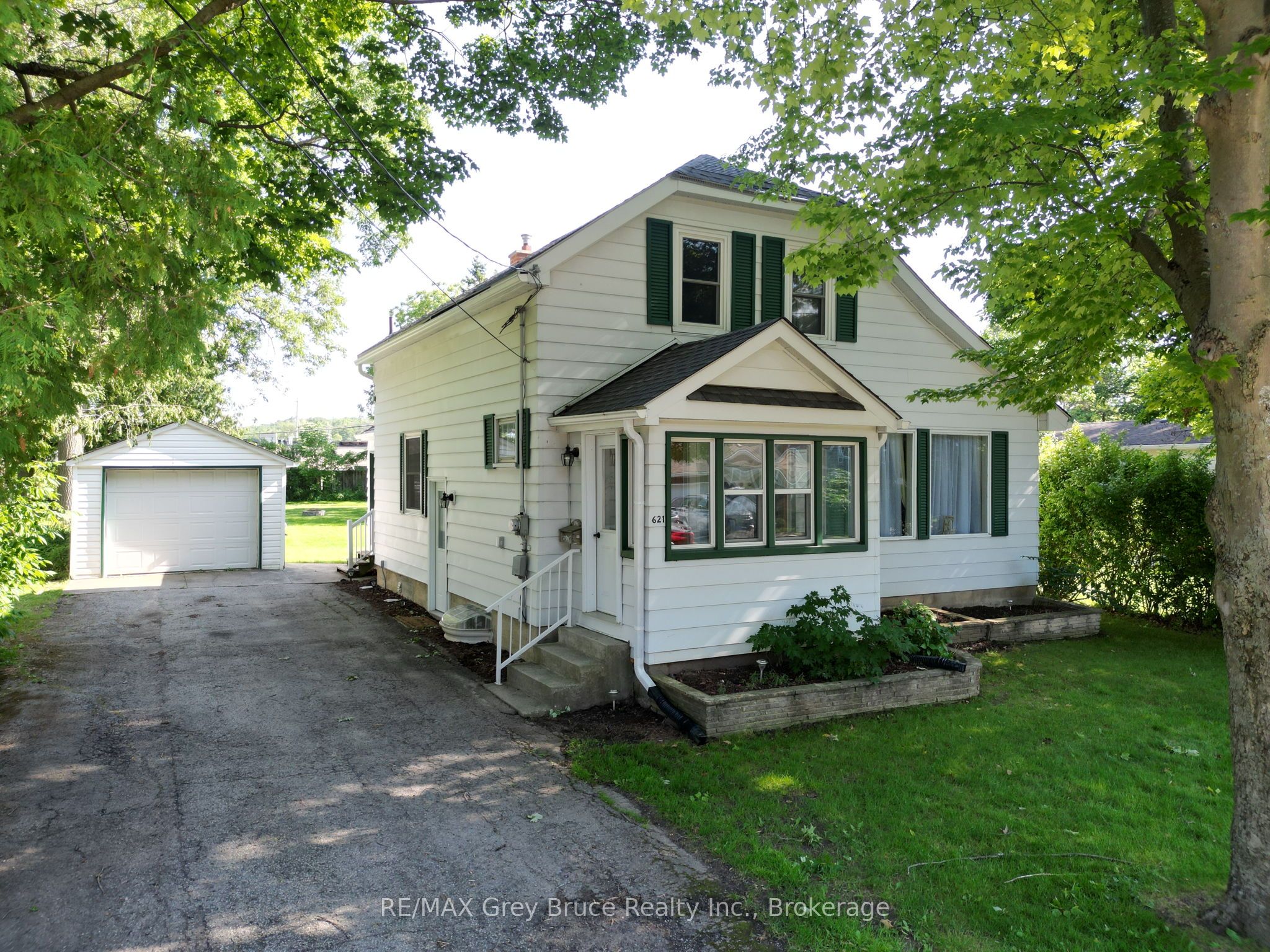 621 11th Street W, Owen Sound, ON N4K 3T2